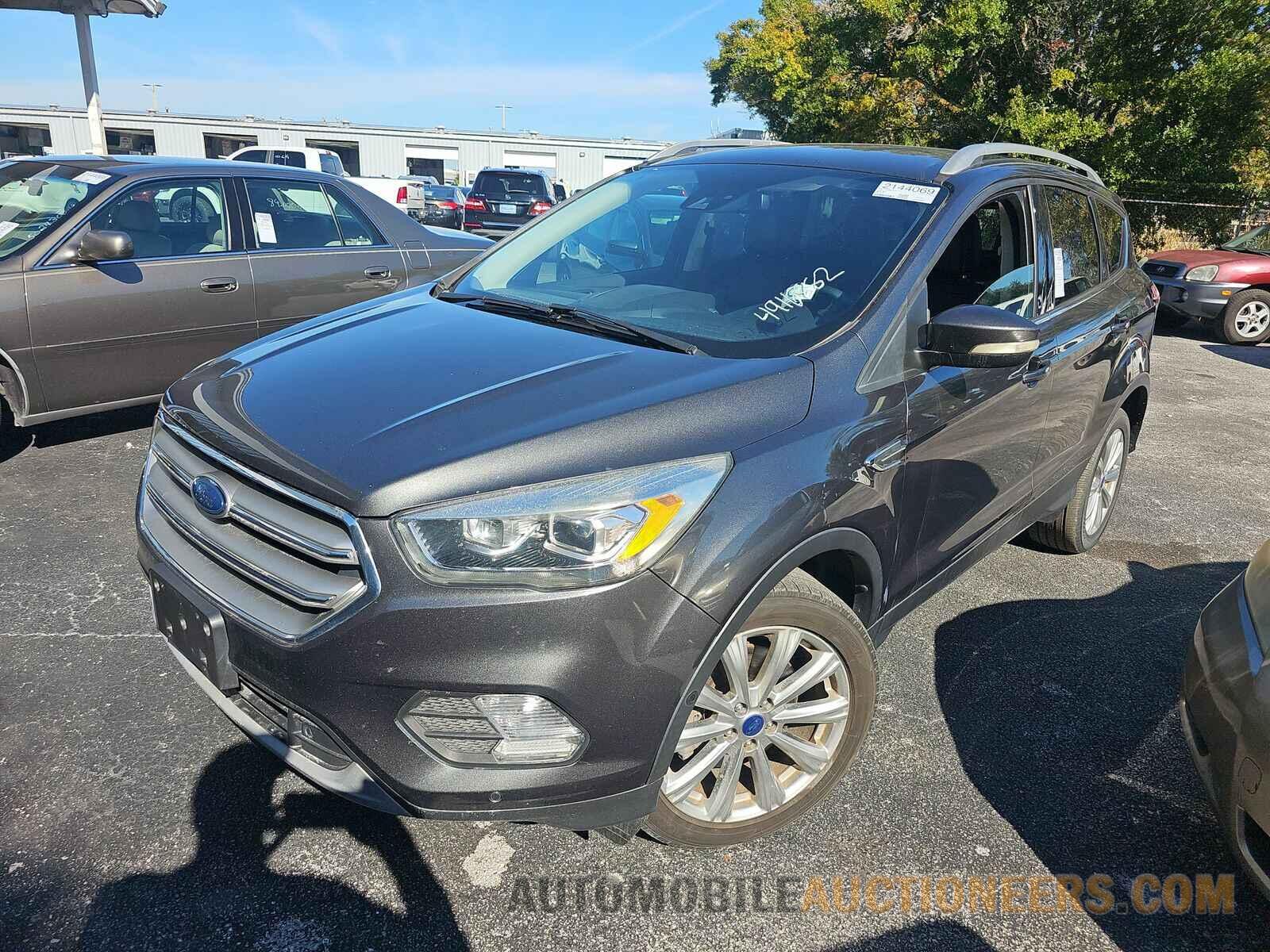 1FMCU0J95HUB90375 Ford Escape 2017