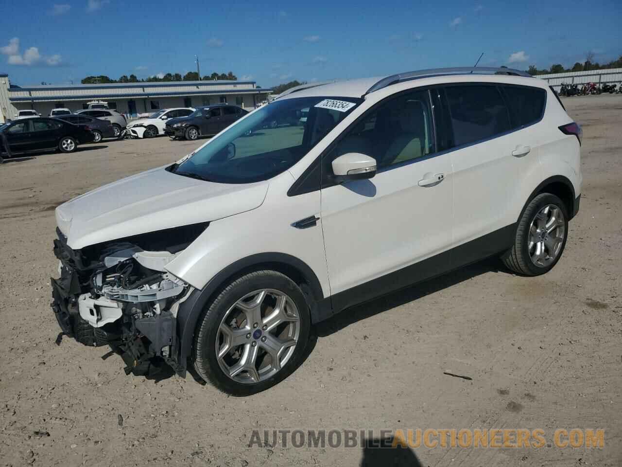 1FMCU0J95HUE33005 FORD ESCAPE 2017