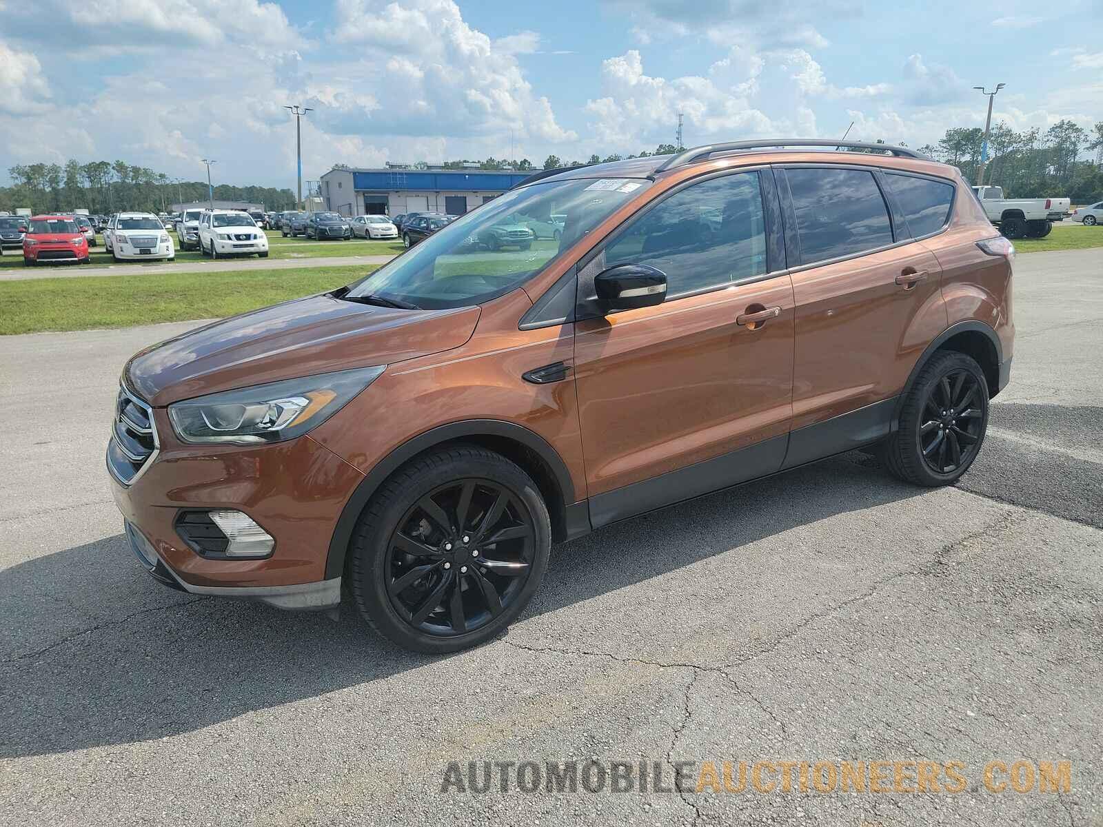 1FMCU0J96HUA36418 Ford Escape 2017