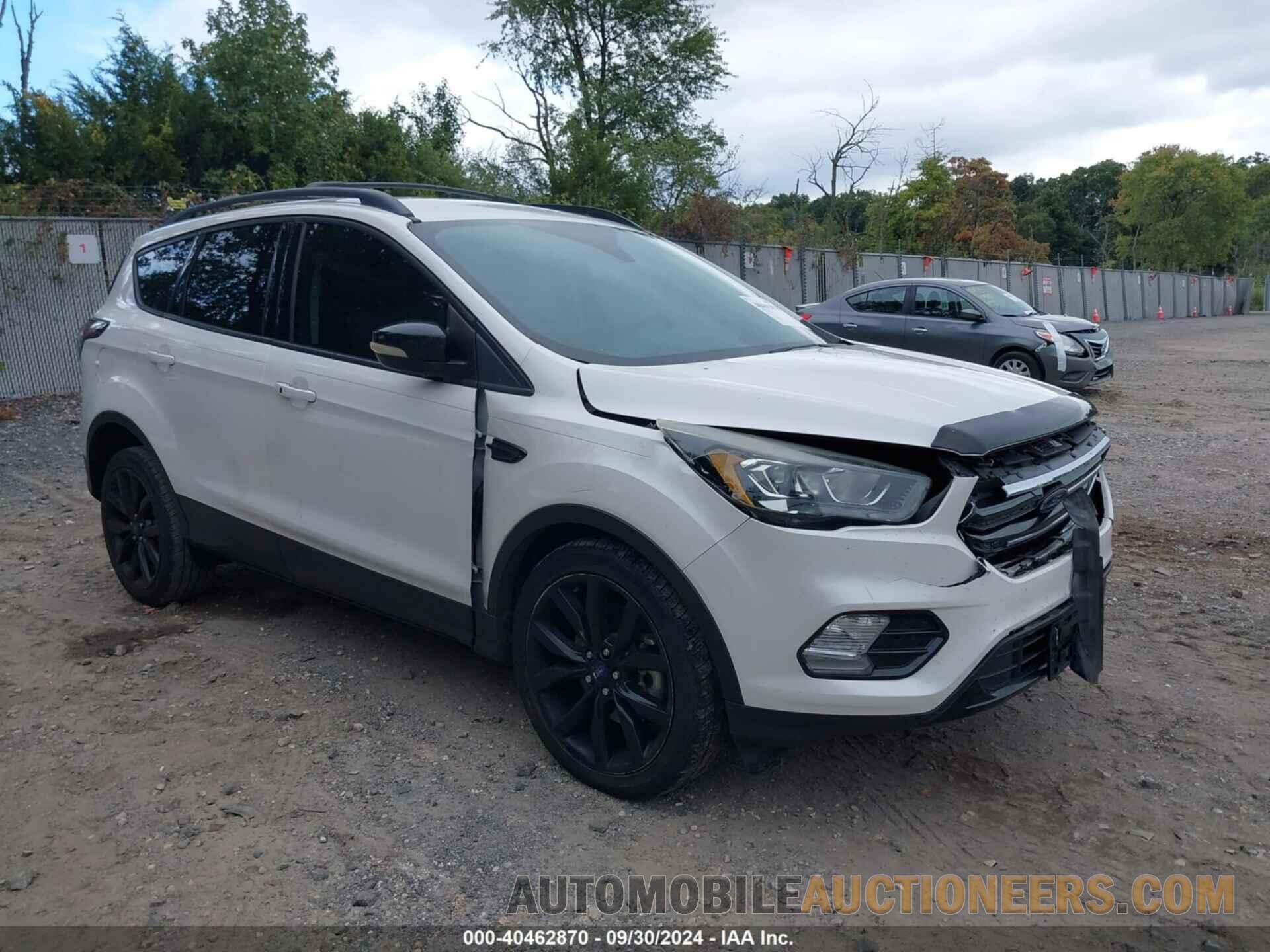 1FMCU0J96HUA58189 FORD ESCAPE 2017