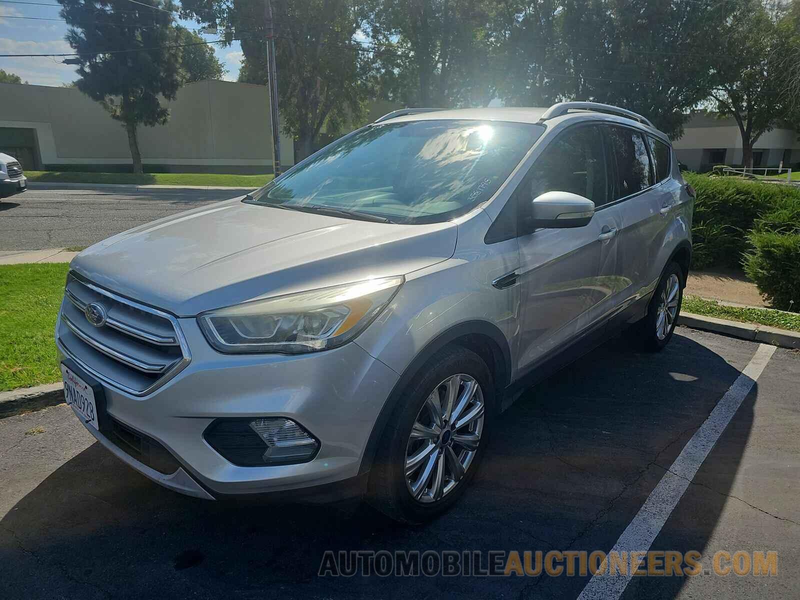 1FMCU0J96HUA63330 Ford Escape 2017