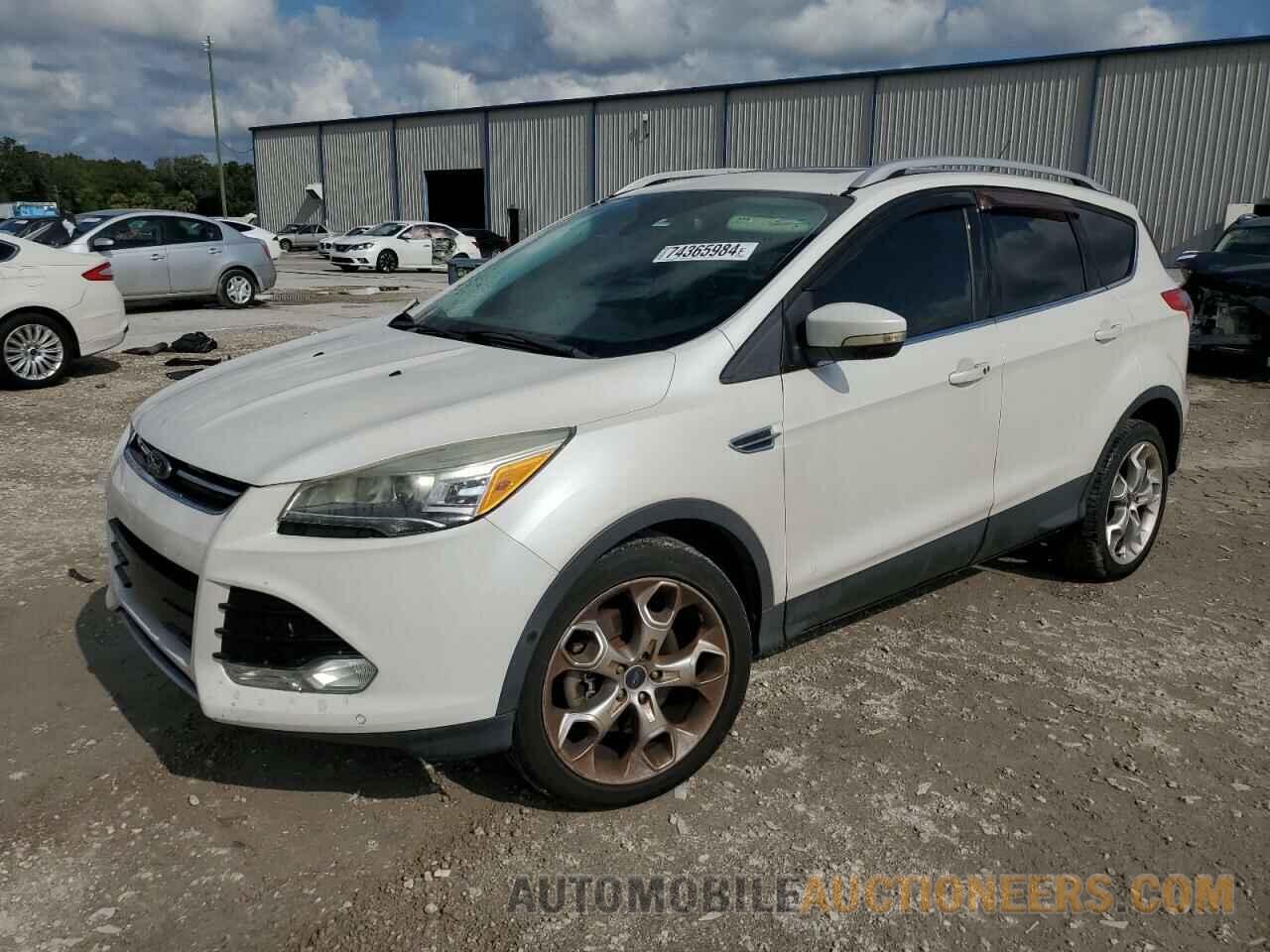 1FMCU0J97EUA89821 FORD ESCAPE 2014