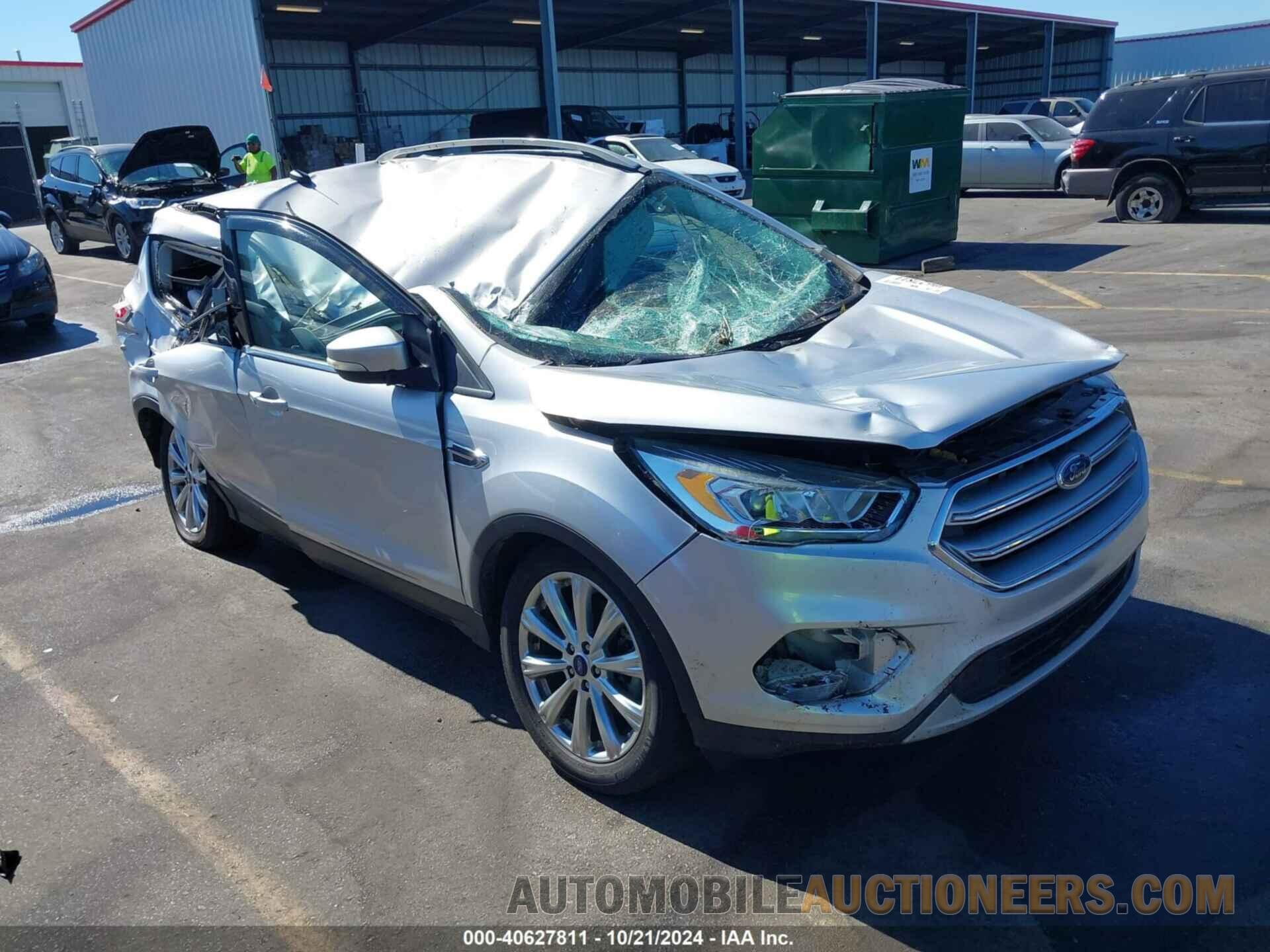 1FMCU0J98HUB12396 FORD ESCAPE 2017