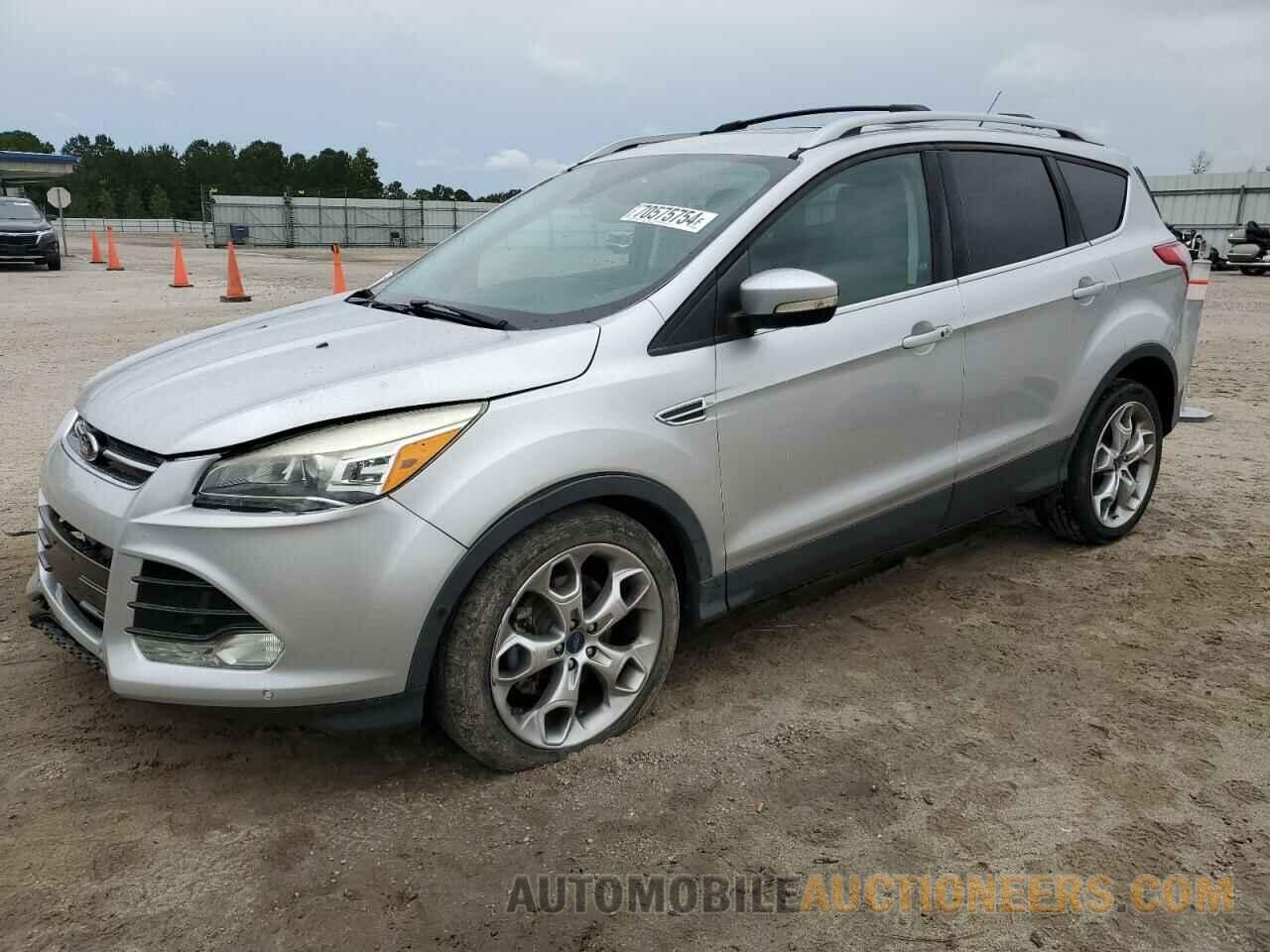 1FMCU0J99FUB77769 FORD ESCAPE 2015