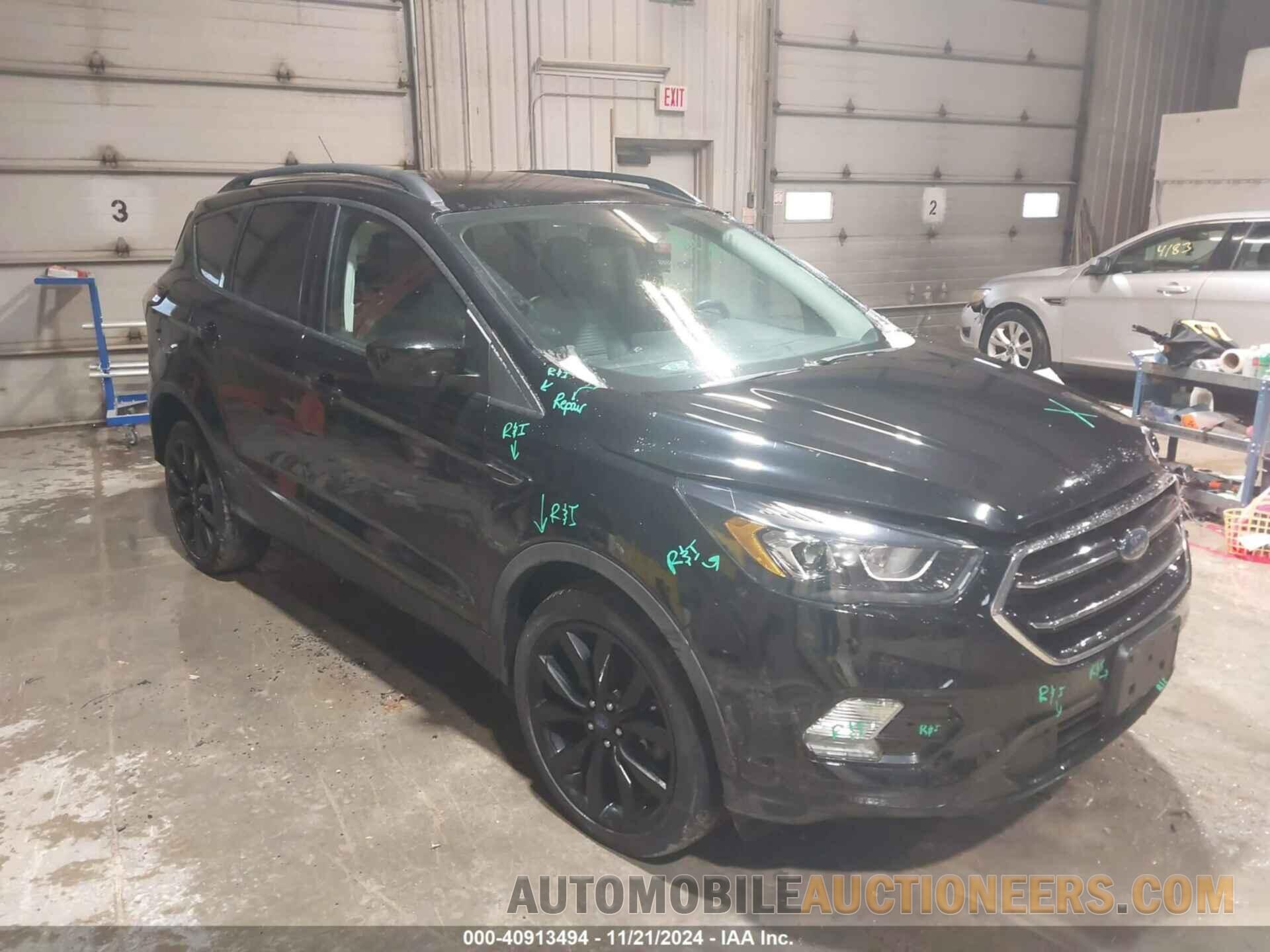 1FMCU9G90HUC64989 FORD ESCAPE 2017