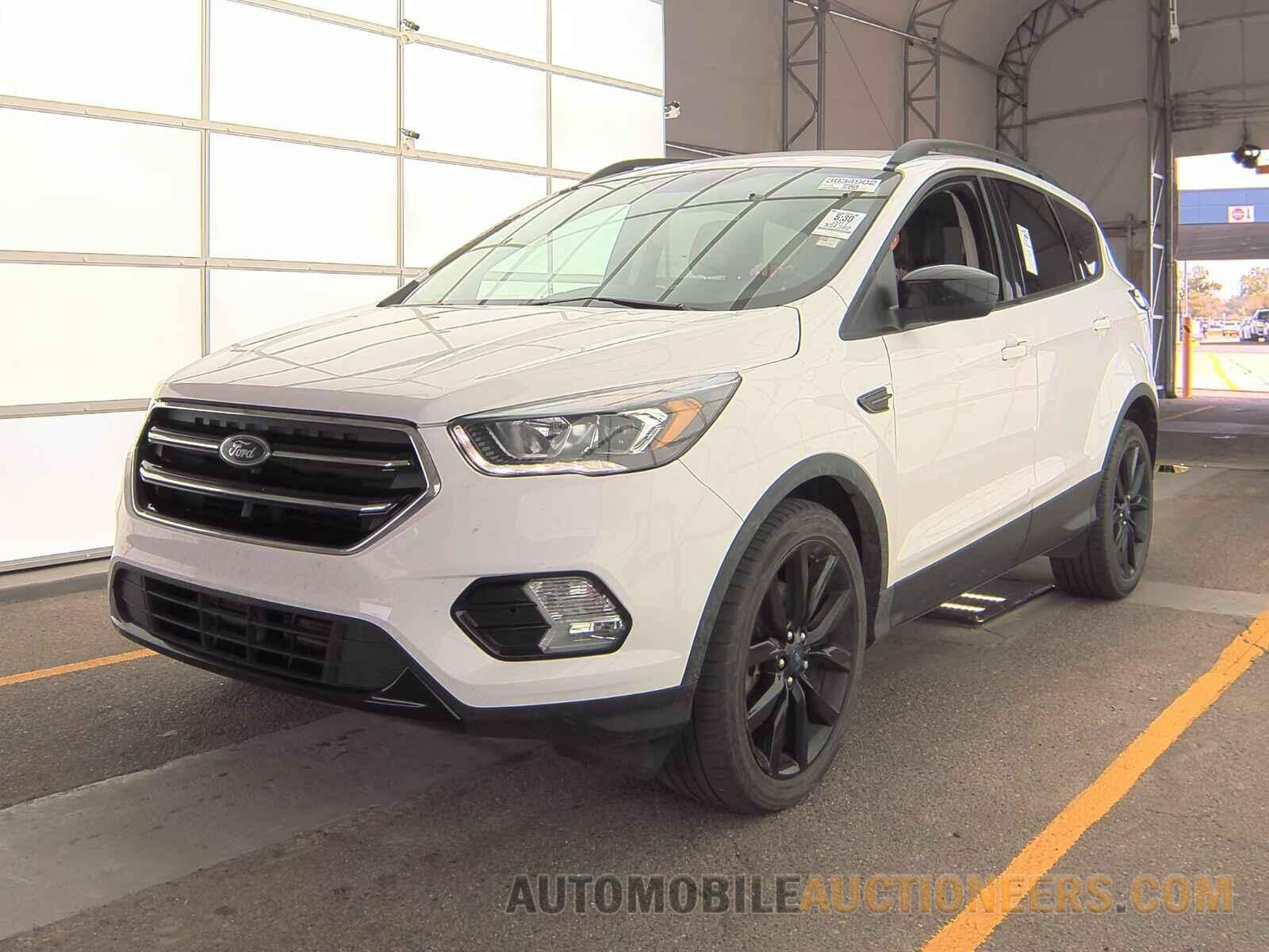 1FMCU9G91HUE92628 Ford Escape 2017