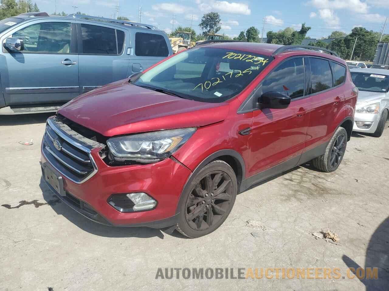 1FMCU9G92HUB25415 FORD ESCAPE 2017