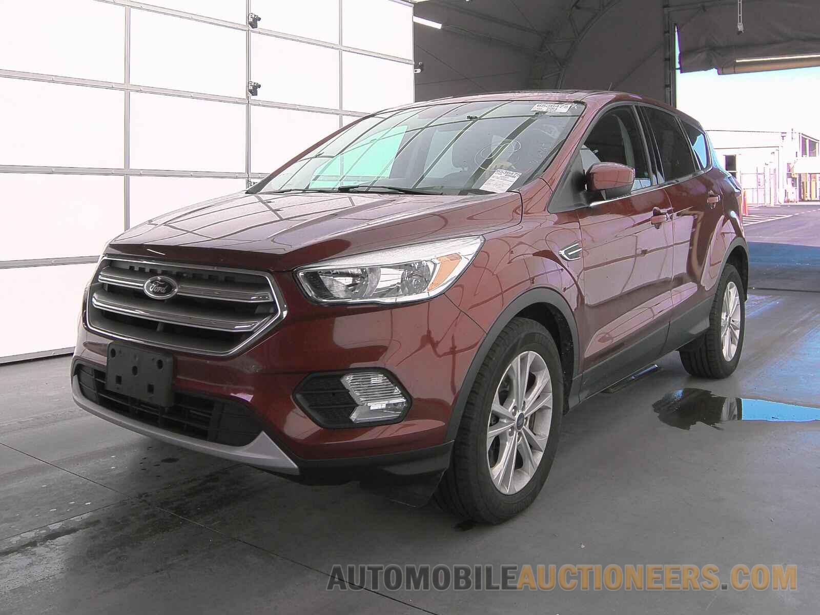 1FMCU9G92HUE25827 Ford Escape 2017