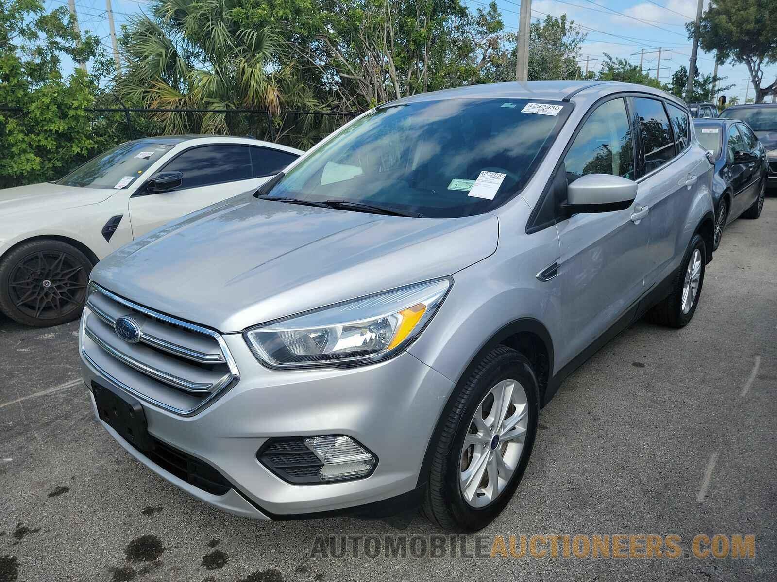 1FMCU9G94HUC96831 Ford Escape 2017