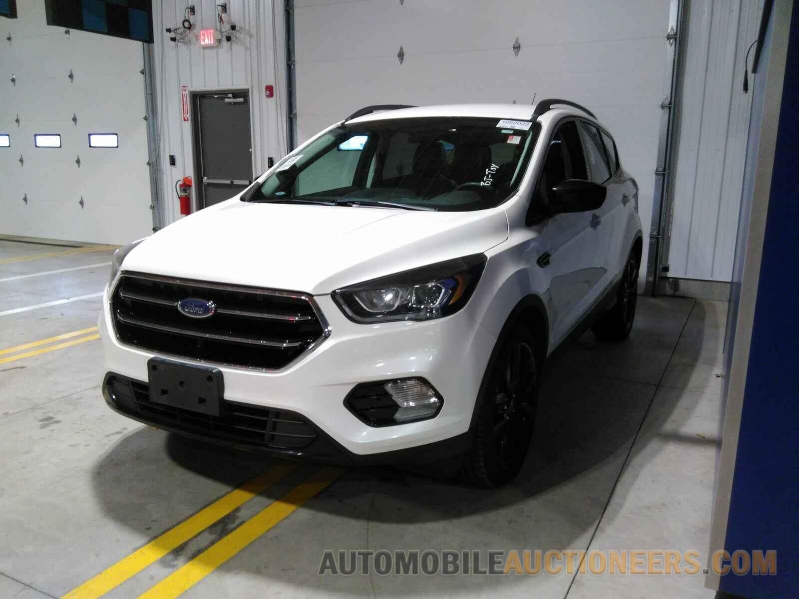 1FMCU9G94HUE13842 Ford Escape 2017