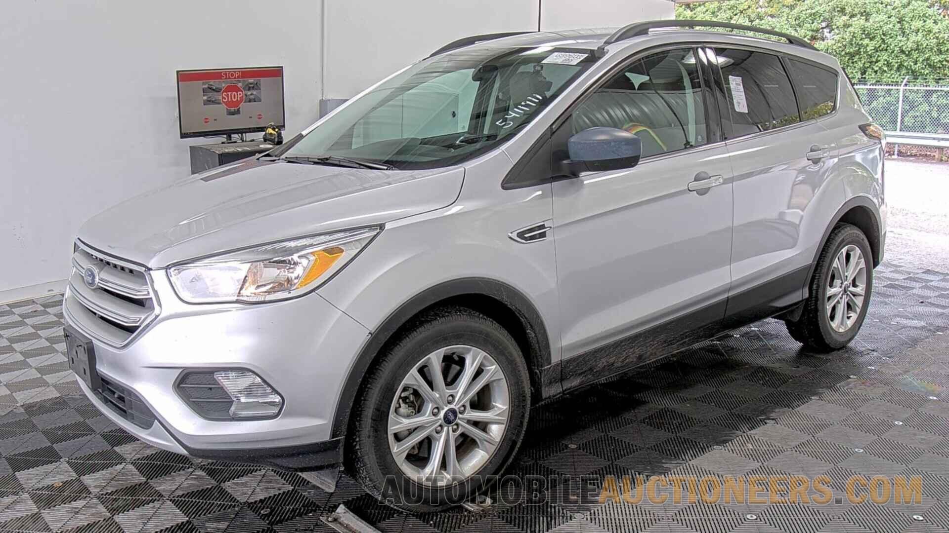 1FMCU9G95JUB48760 Ford Escape 2018