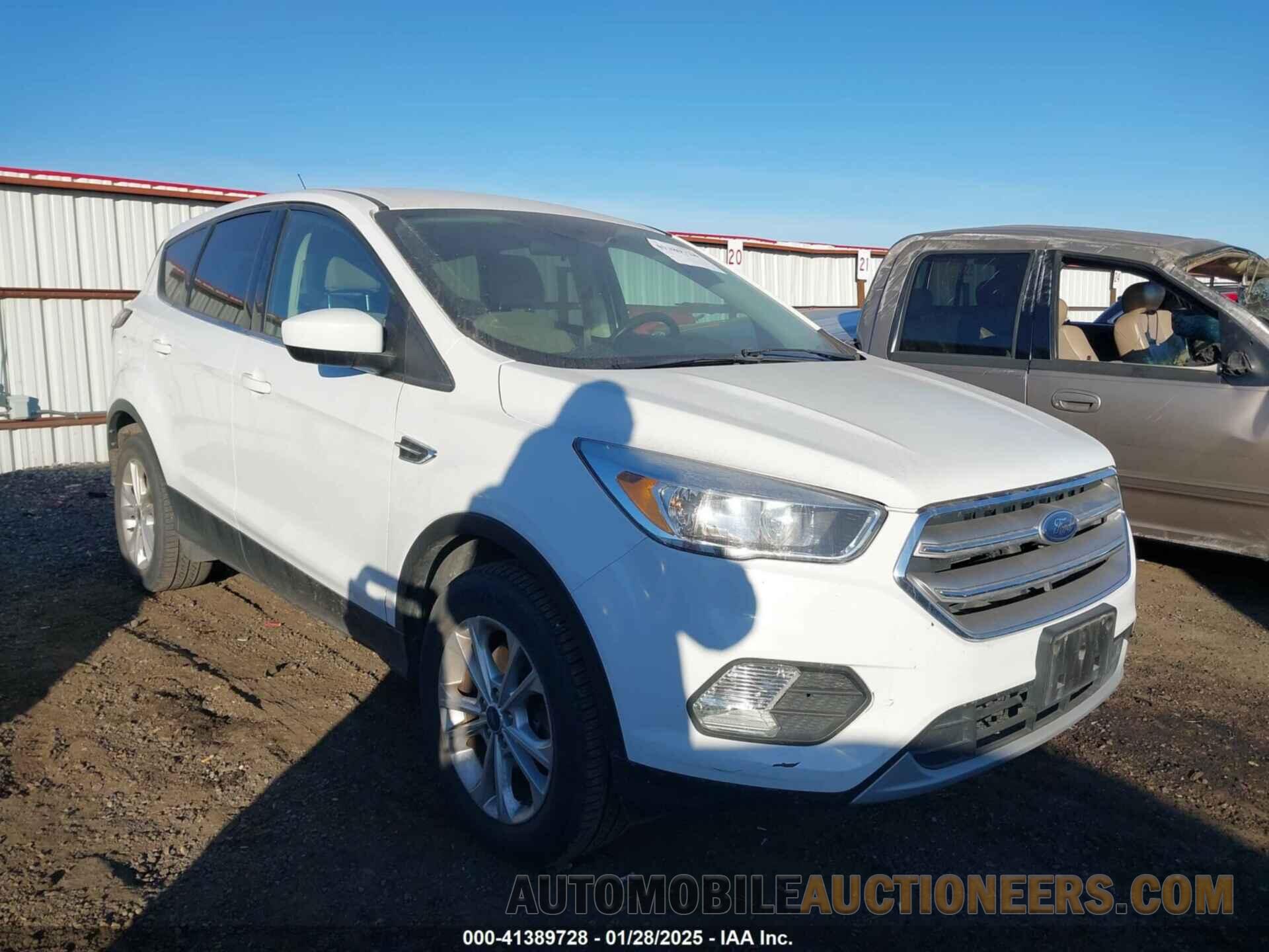 1FMCU9G96HUC35870 FORD ESCAPE 2017