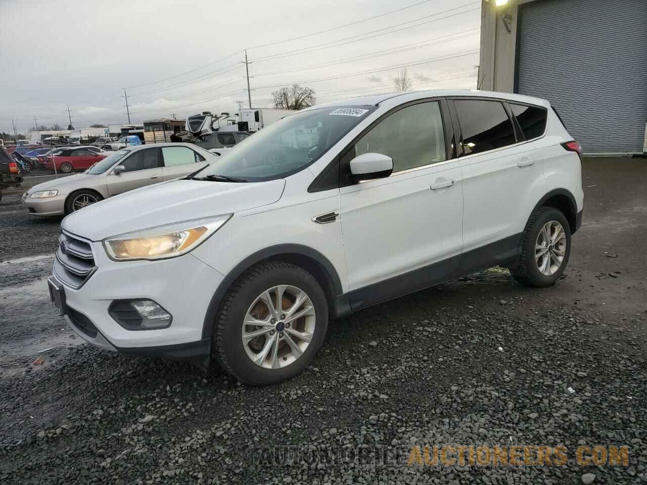 1FMCU9G9XHUA28687 FORD ESCAPE 2017