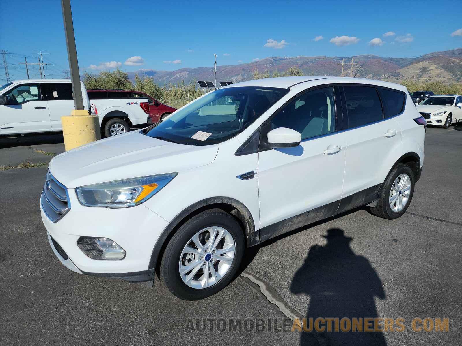 1FMCU9GD1HUC55318 Ford Escape 2017