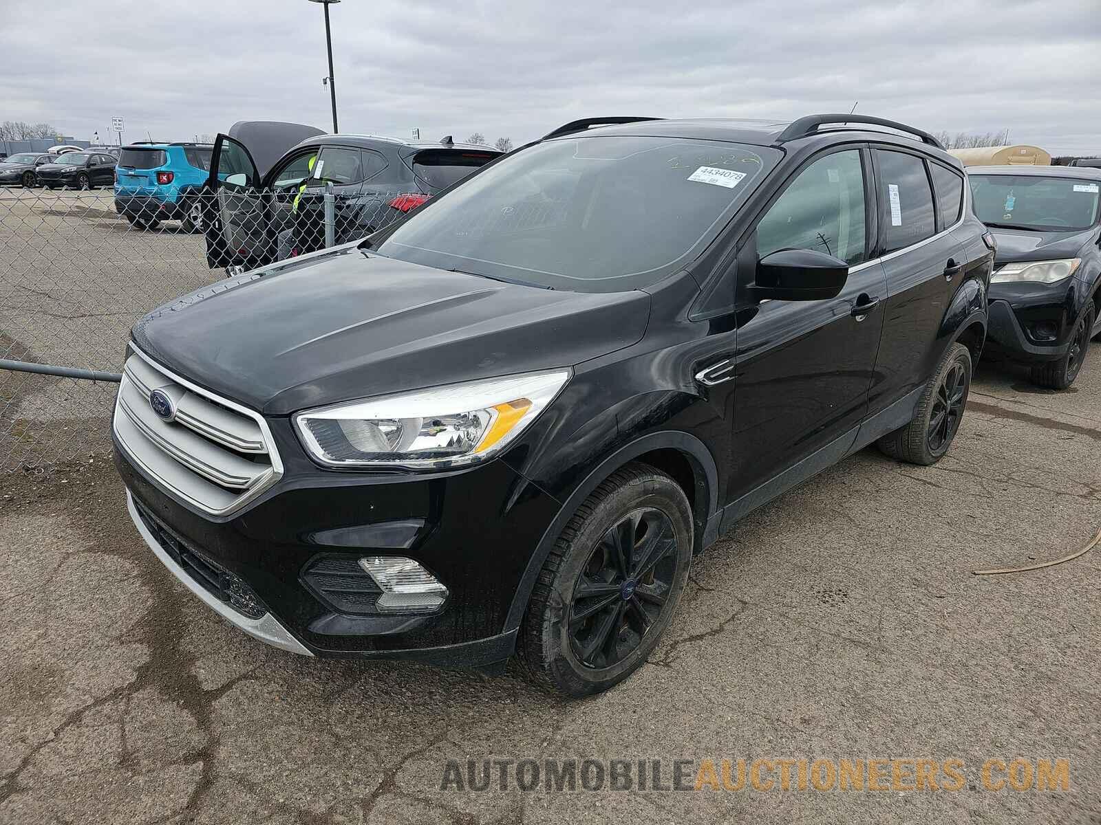 1FMCU9GD2JUC61182 Ford Escape 2018