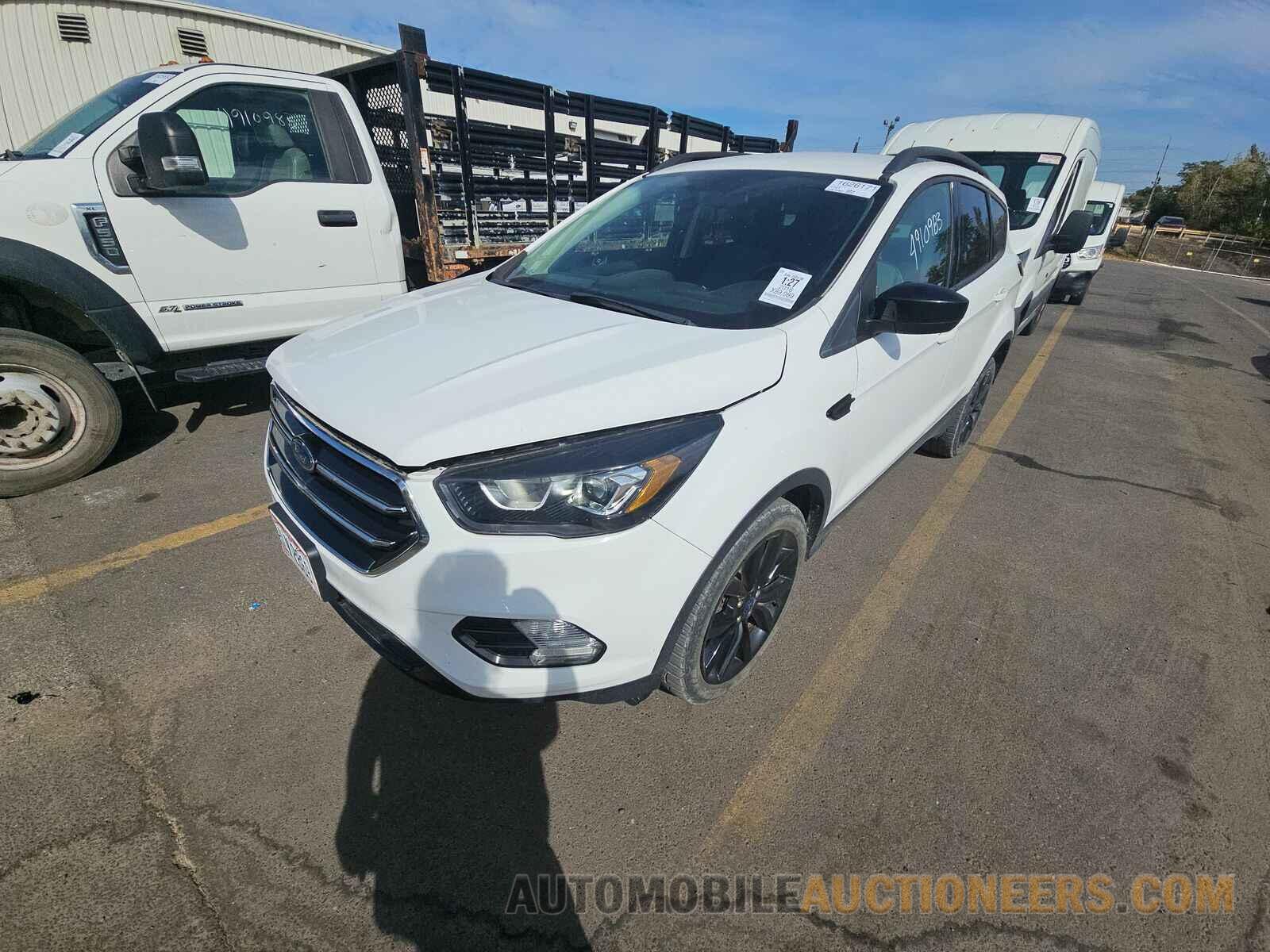 1FMCU9GD2JUC87197 Ford Escape 2018