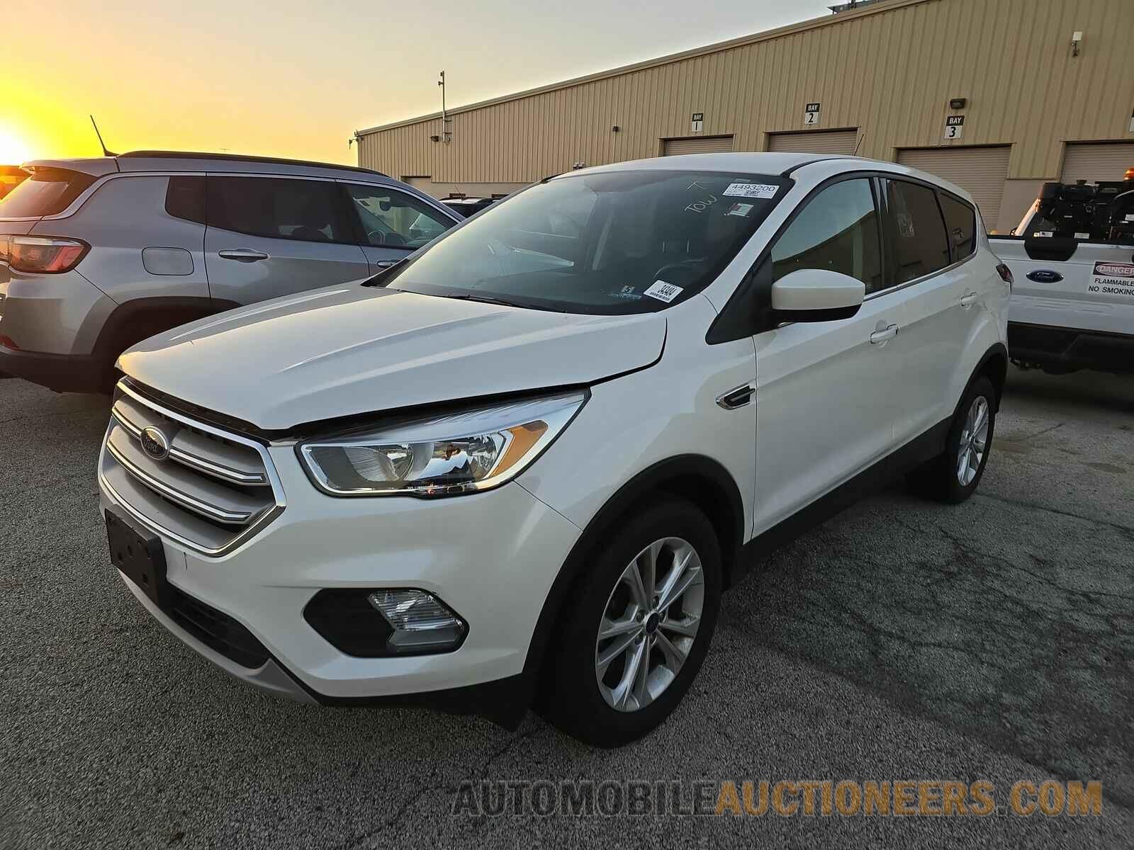 1FMCU9GD3KUB18260 Ford Escape 2019