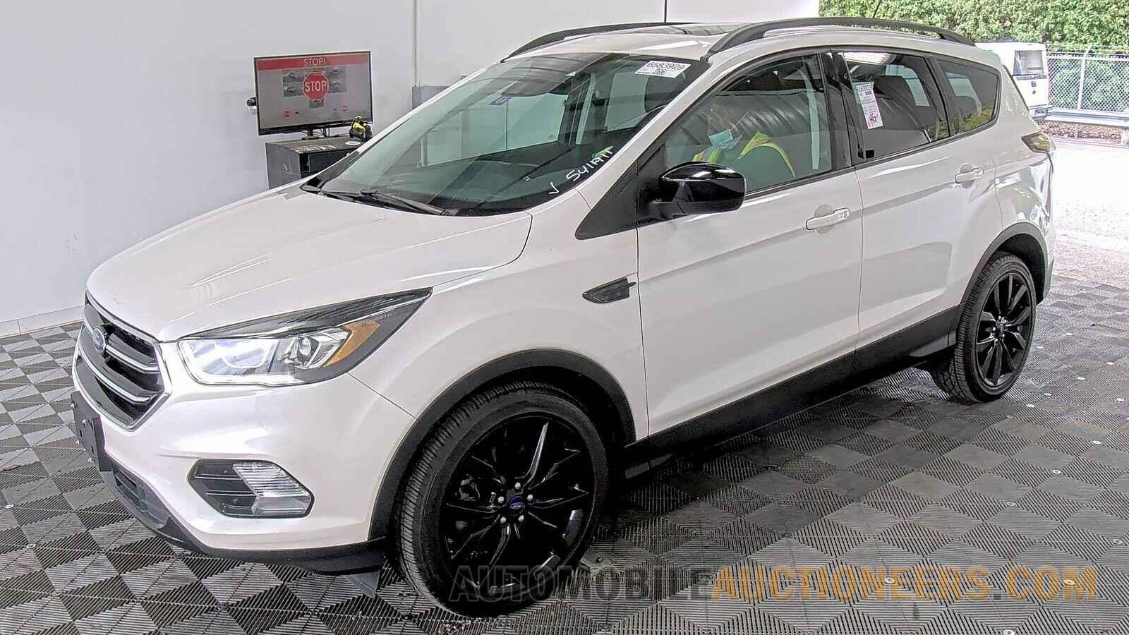 1FMCU9GD4JUA19199 Ford Escape 2018