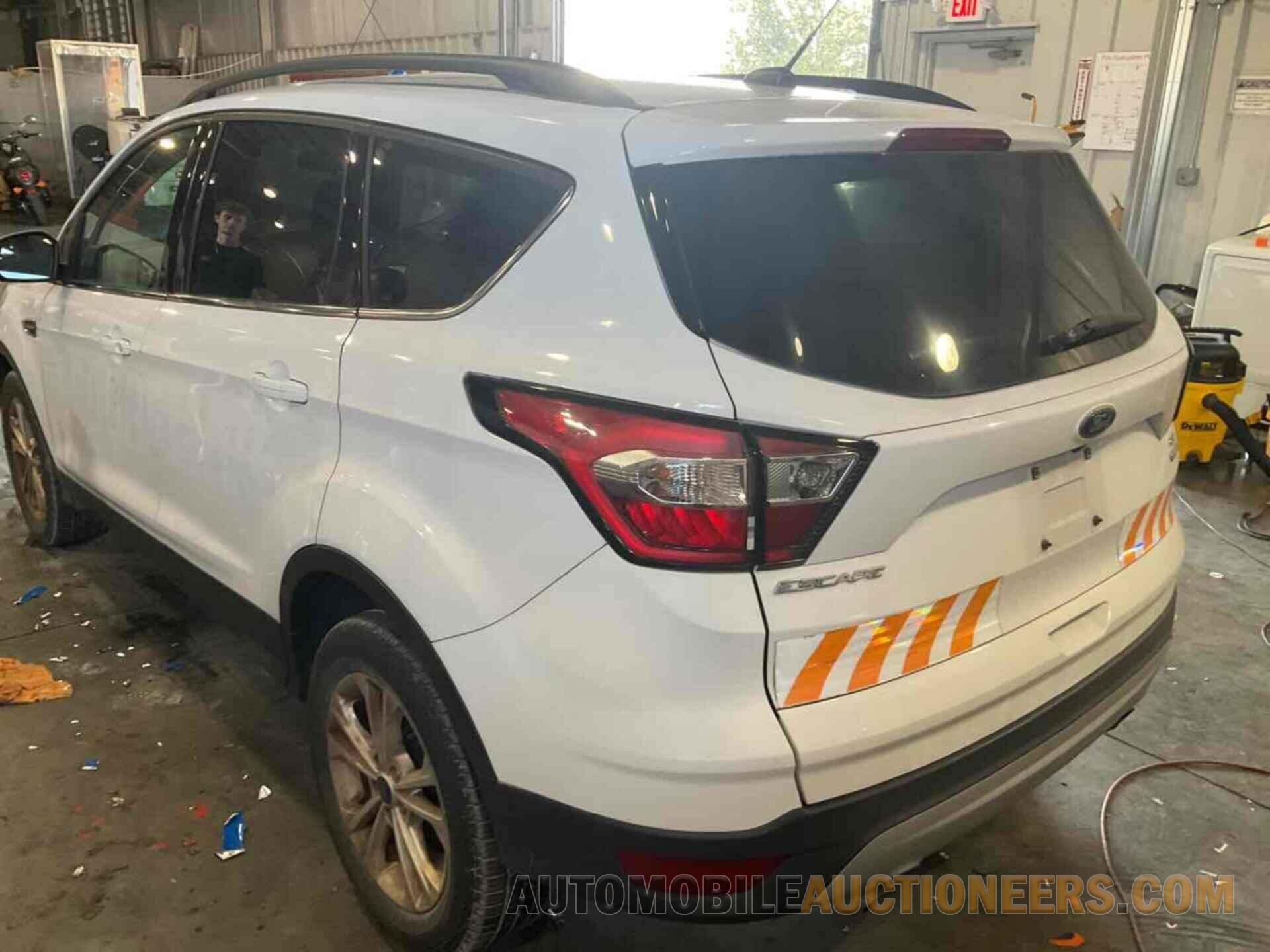 1FMCU9GD4JUC13165 FORD ESCAPE 2018