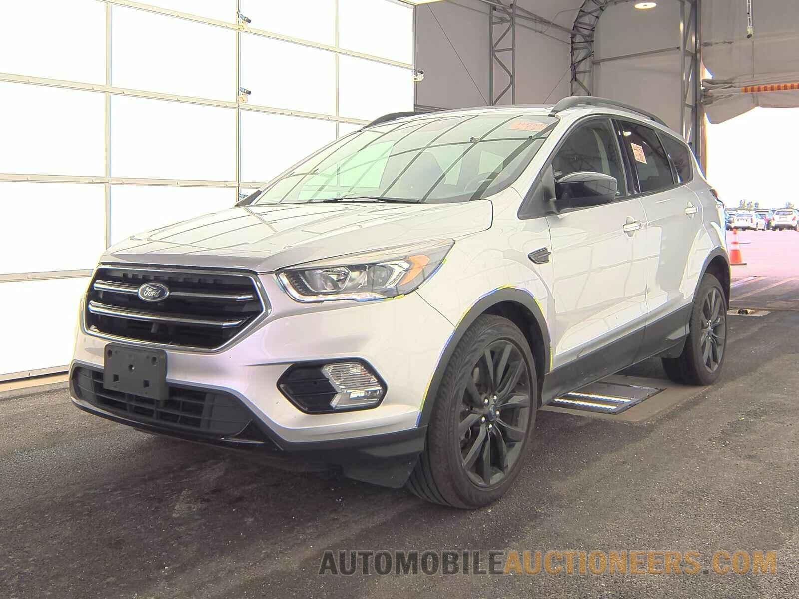 1FMCU9GD4KUA70140 Ford Escape 2019