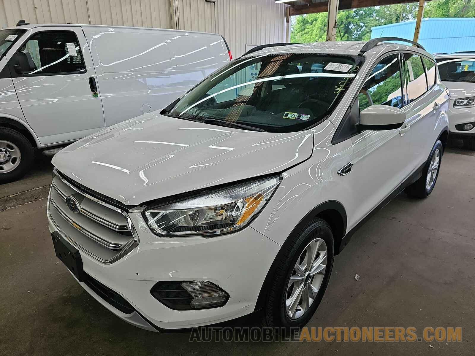 1FMCU9GD5JUB12717 Ford Escape 2018