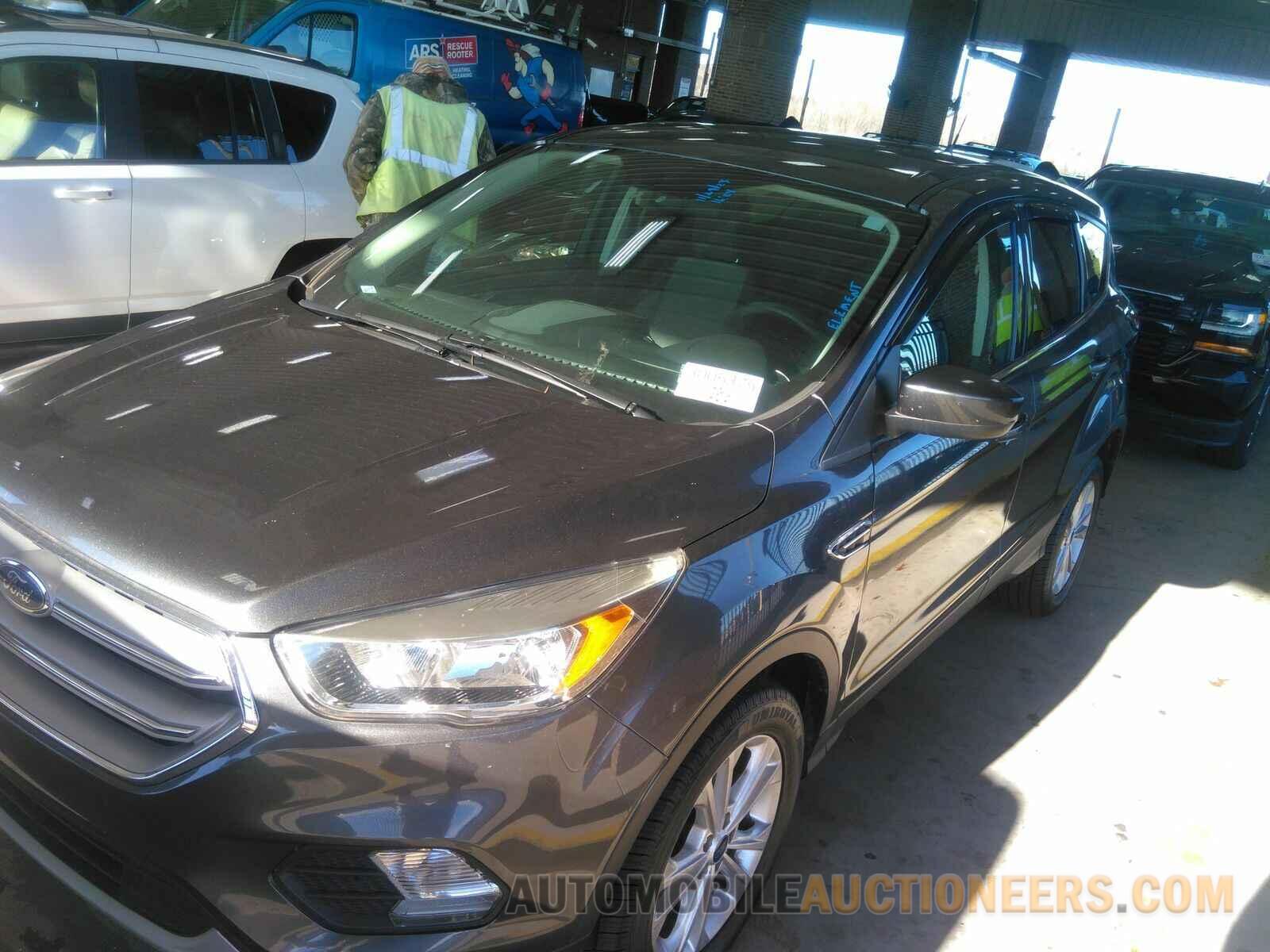 1FMCU9GD5KUB15666 Ford Escape 2019