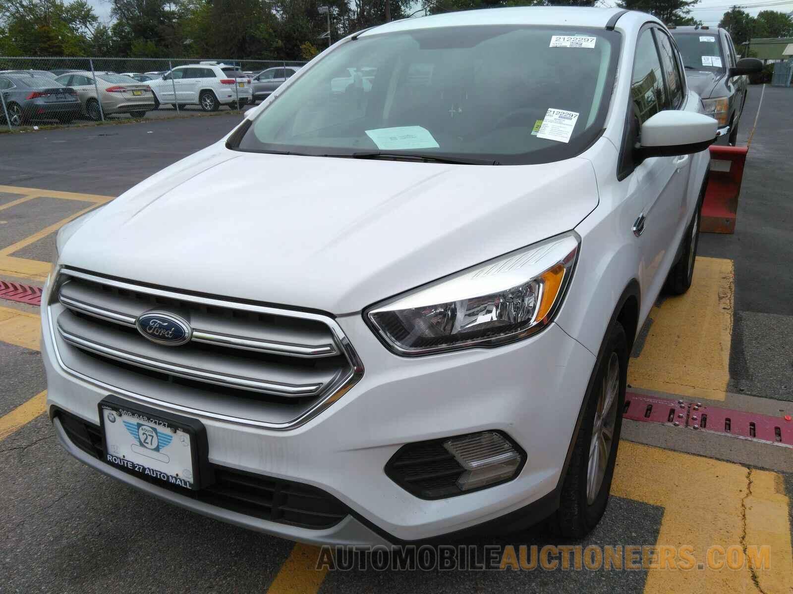 1FMCU9GD6HUE83220 Ford Escape 2017