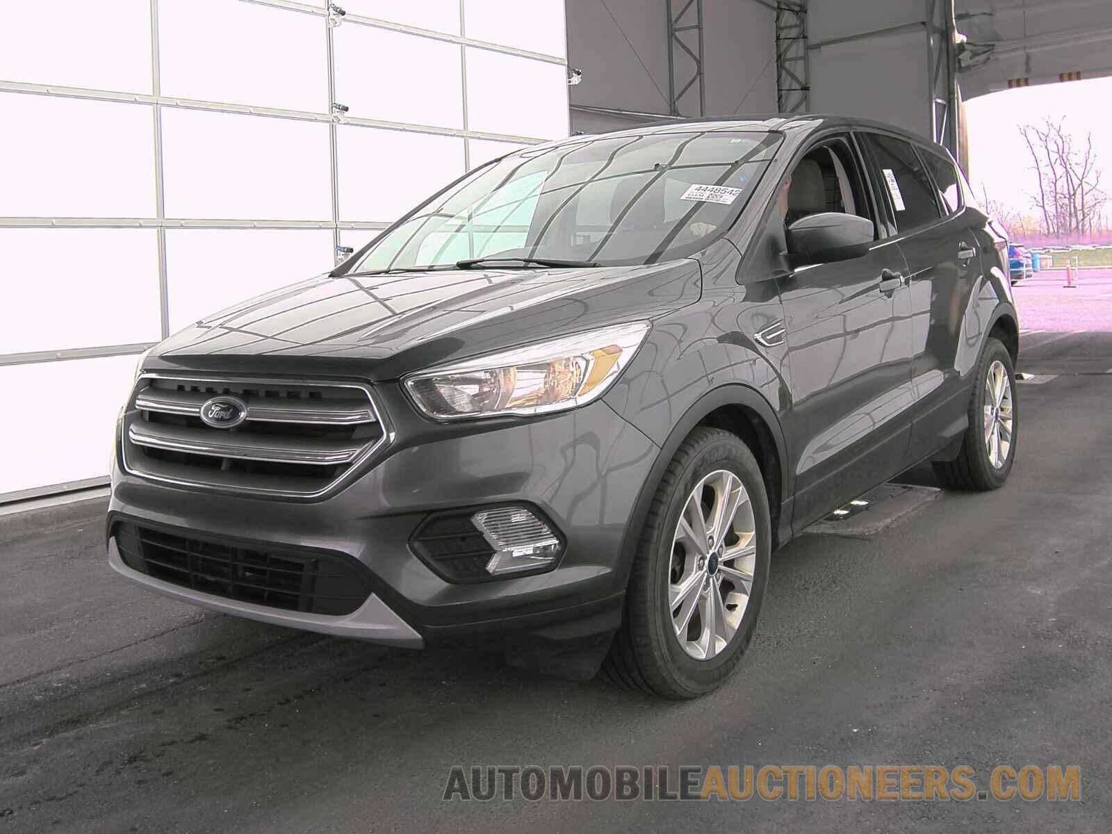 1FMCU9GD7HUC98402 Ford Escape 2017