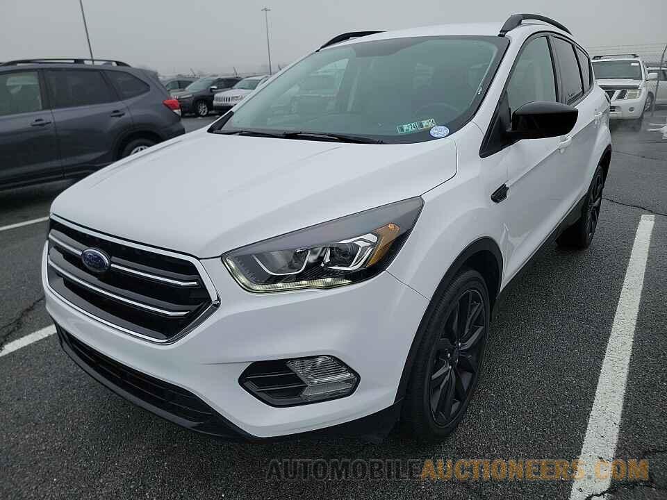 1FMCU9GD8HUB35144 Ford Escape 2017