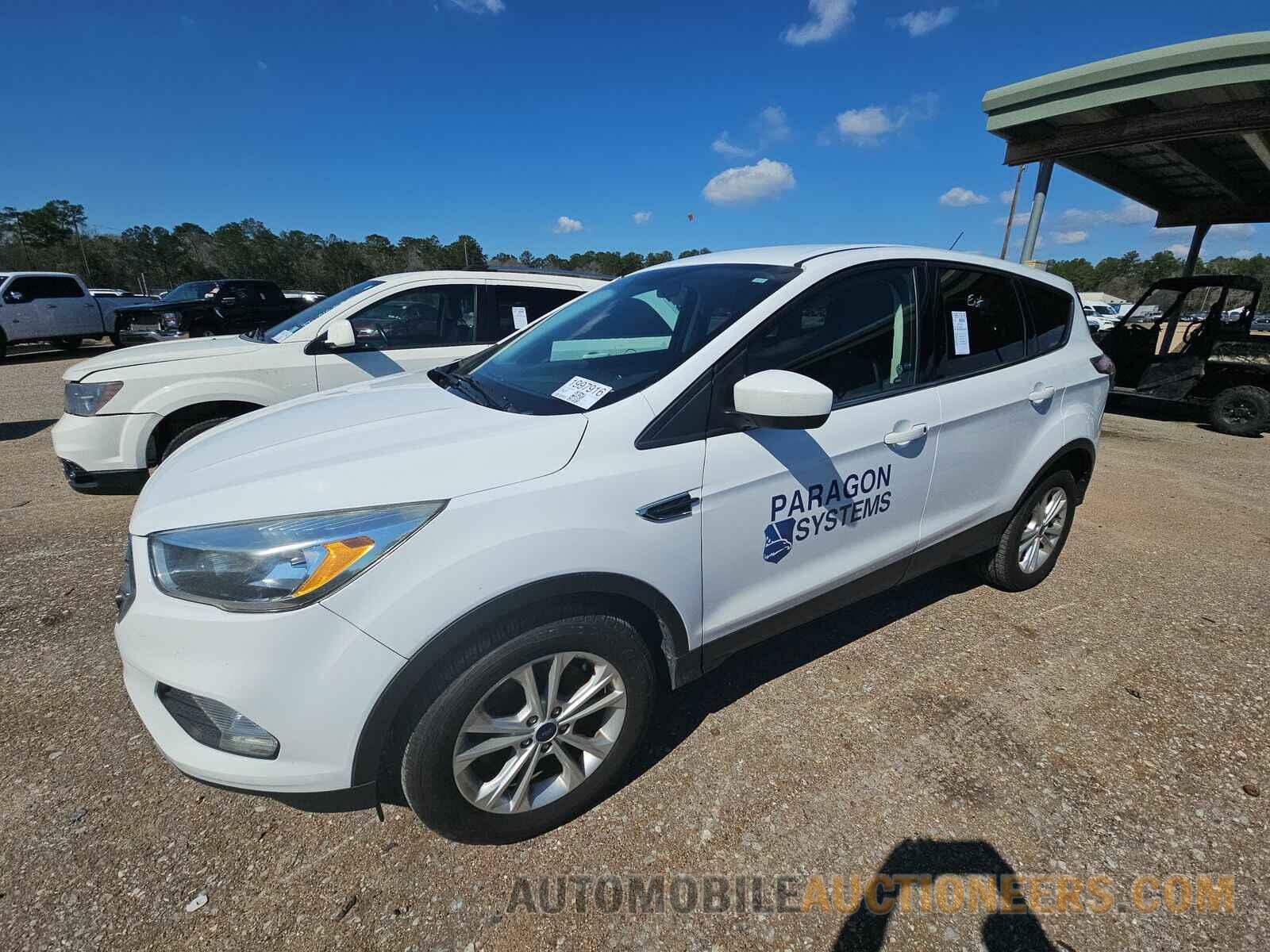 1FMCU9GD8HUB43826 Ford Escape 2017