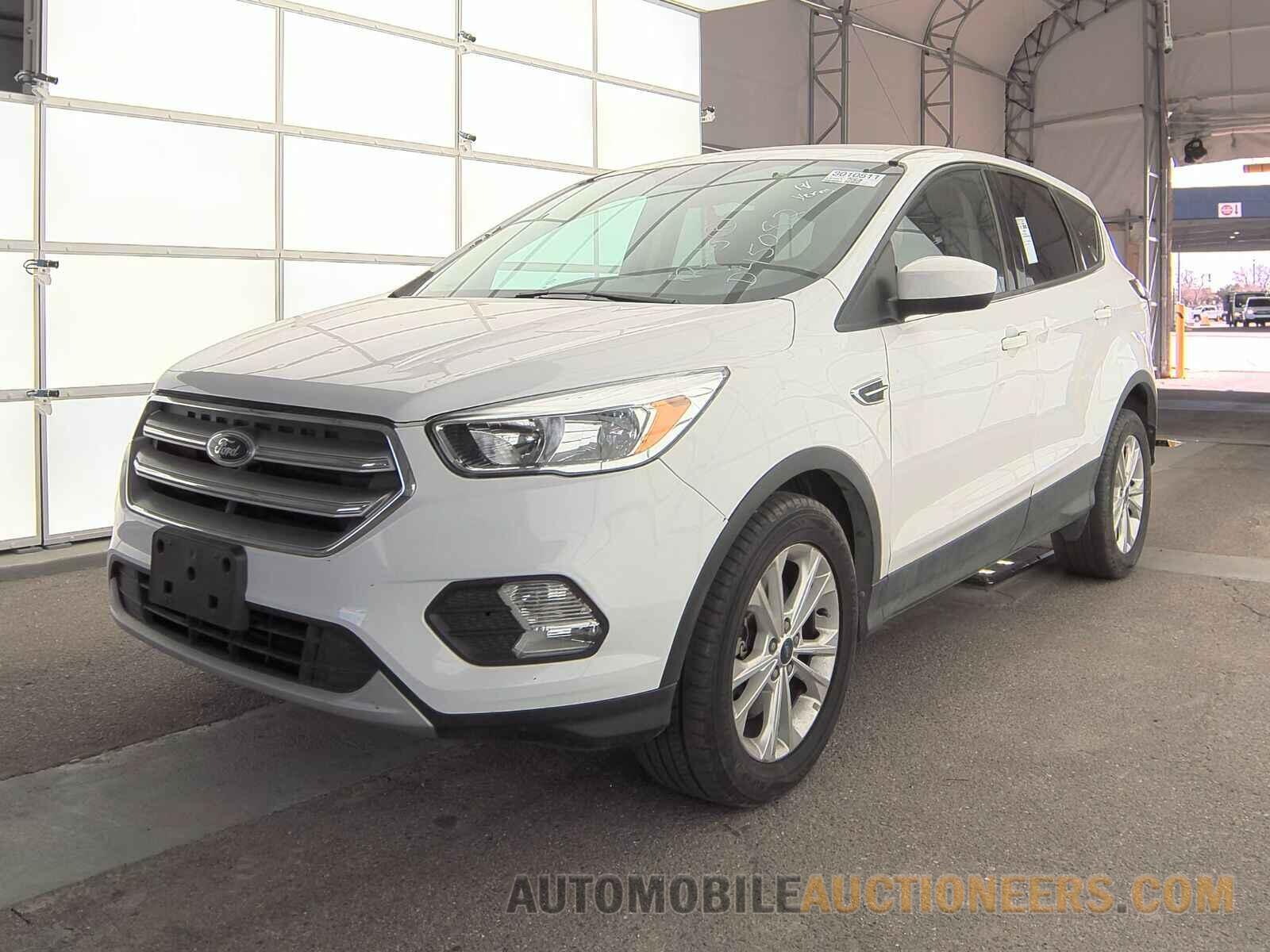 1FMCU9GDXHUD45082 Ford Escape 2017