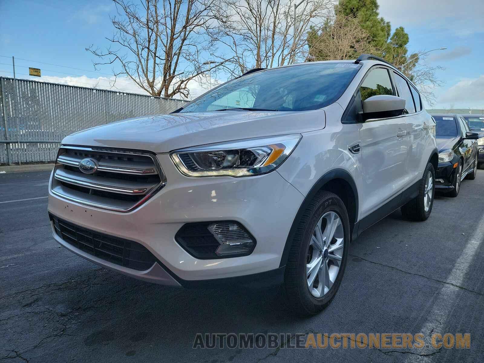 1FMCU9HD5JUB66453 Ford Escape 2018