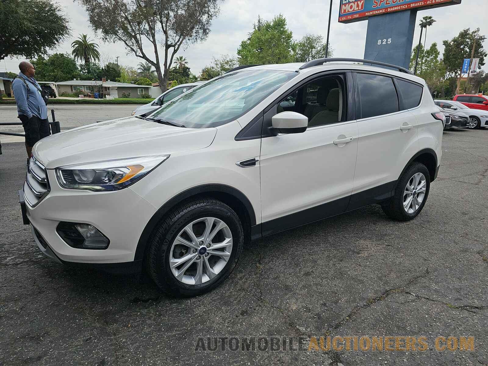 1FMCU9HDXJUC56861 Ford Escape 2018