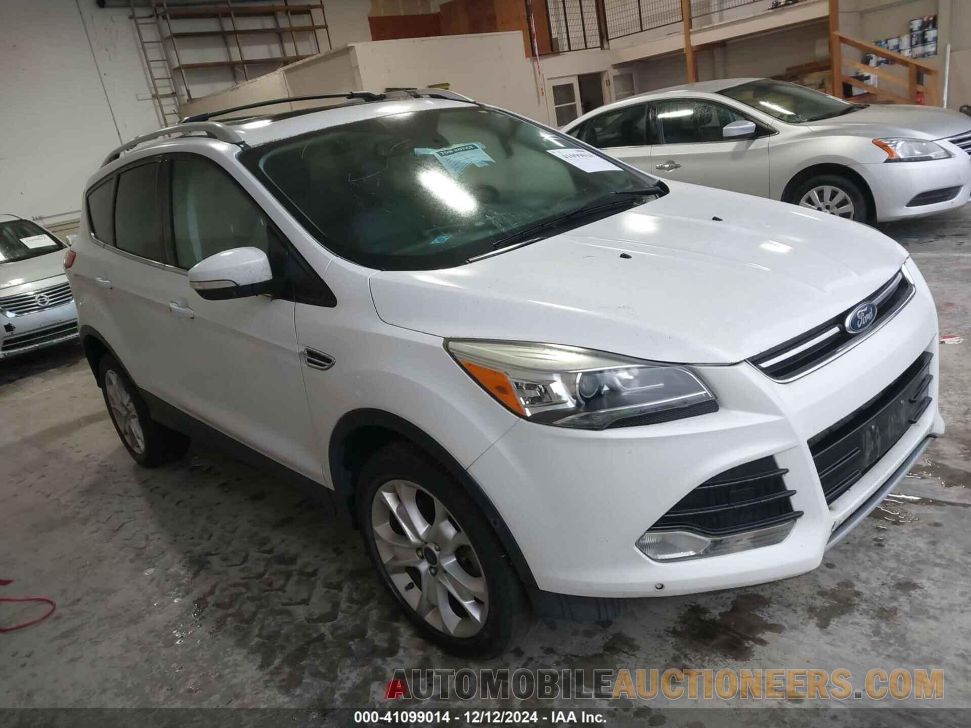 1FMCU9J90GUC44717 FORD ESCAPE 2016