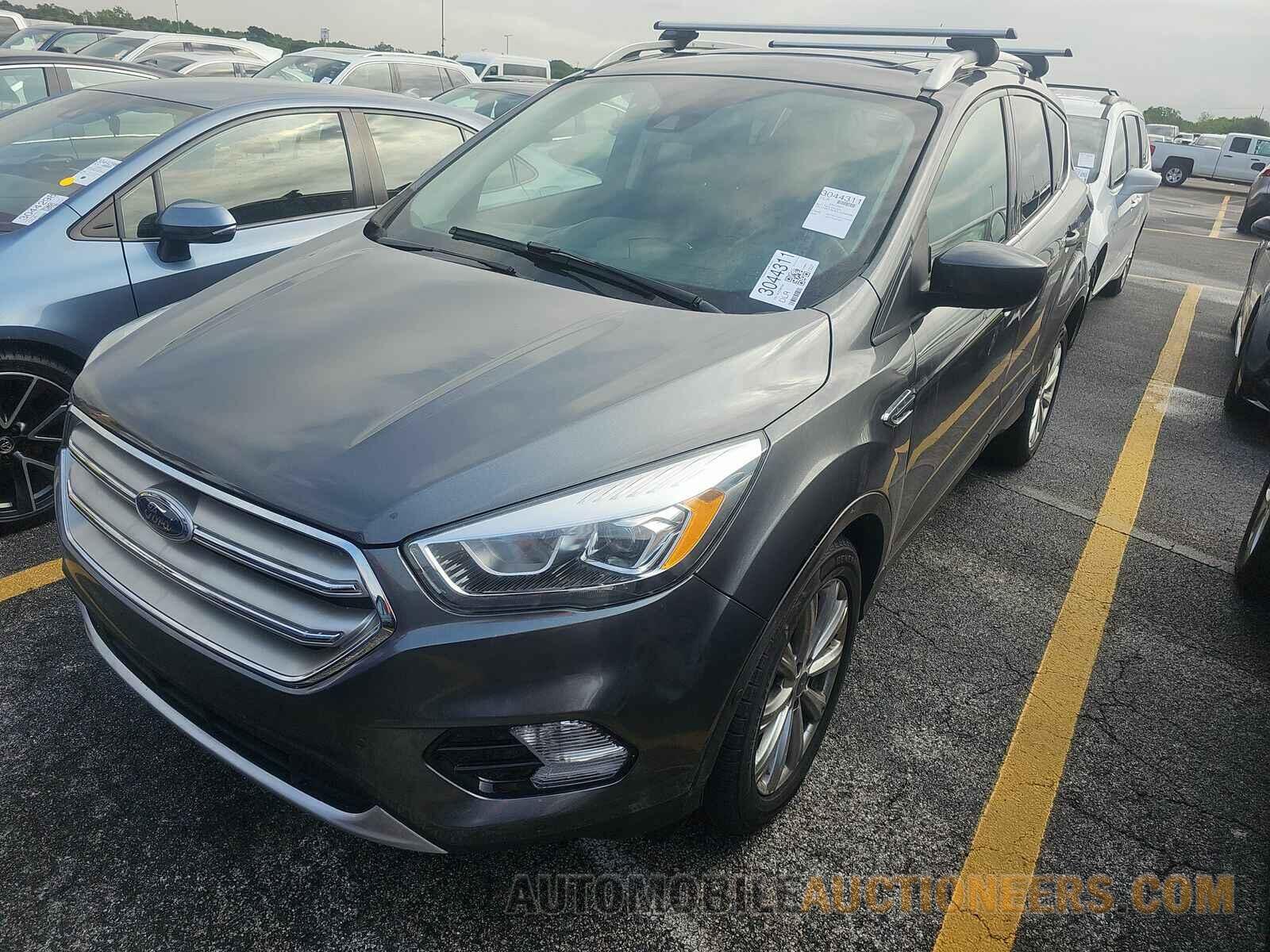 1FMCU9J90HUD98796 Ford Escape 2017