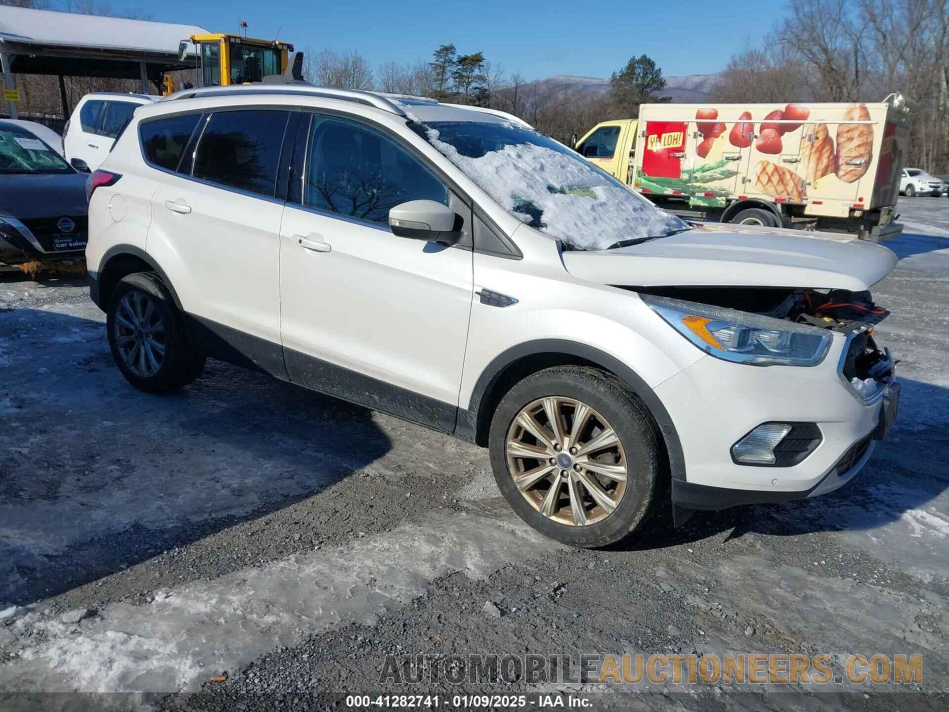 1FMCU9J90HUE32932 FORD ESCAPE 2017