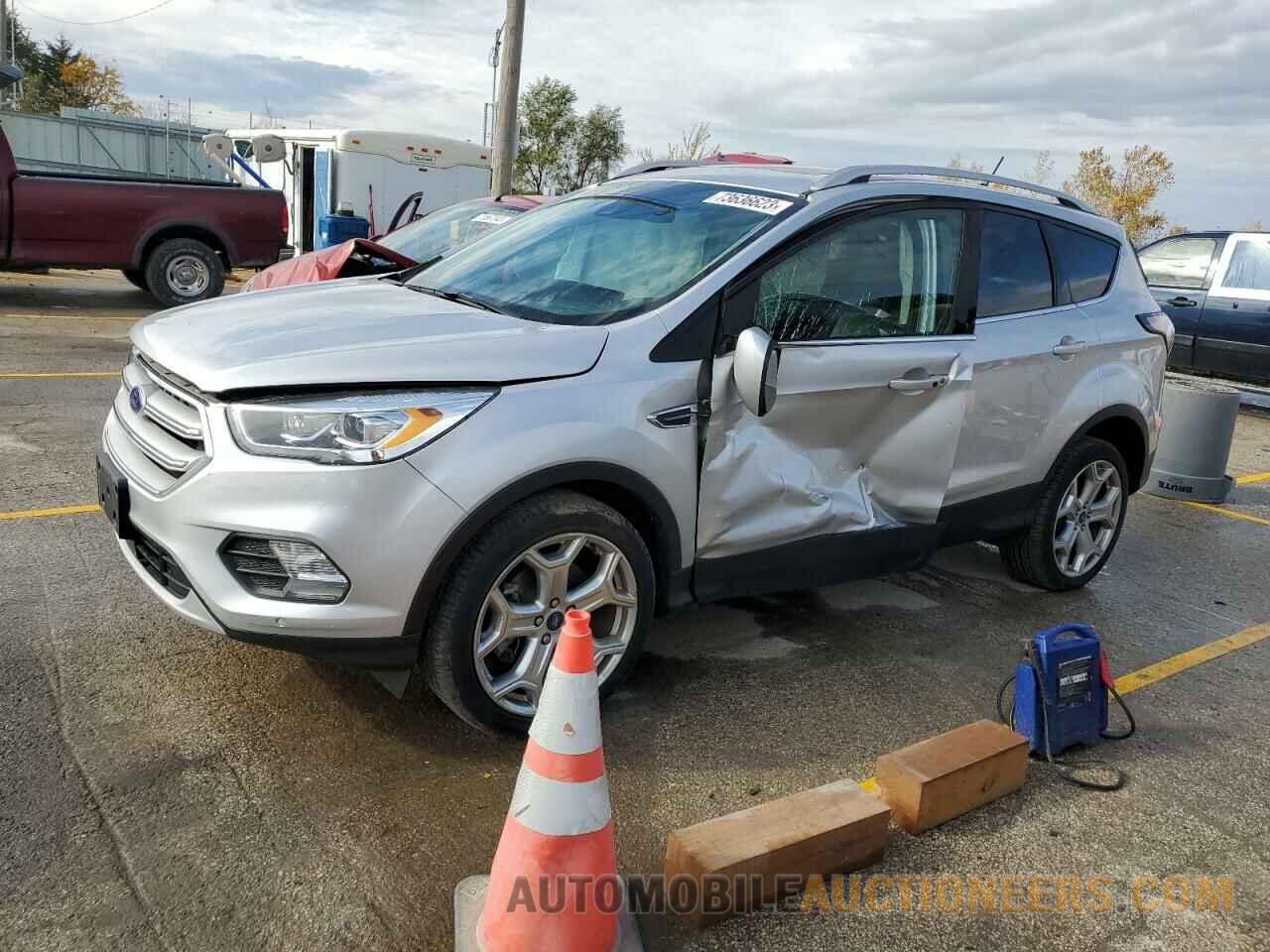 1FMCU9J90JUA58862 FORD ESCAPE 2018