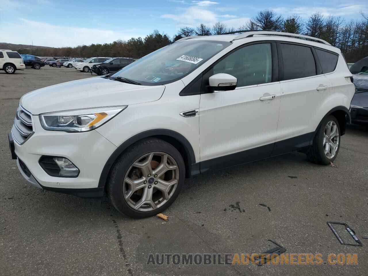 1FMCU9J91HUB71519 FORD ESCAPE 2017