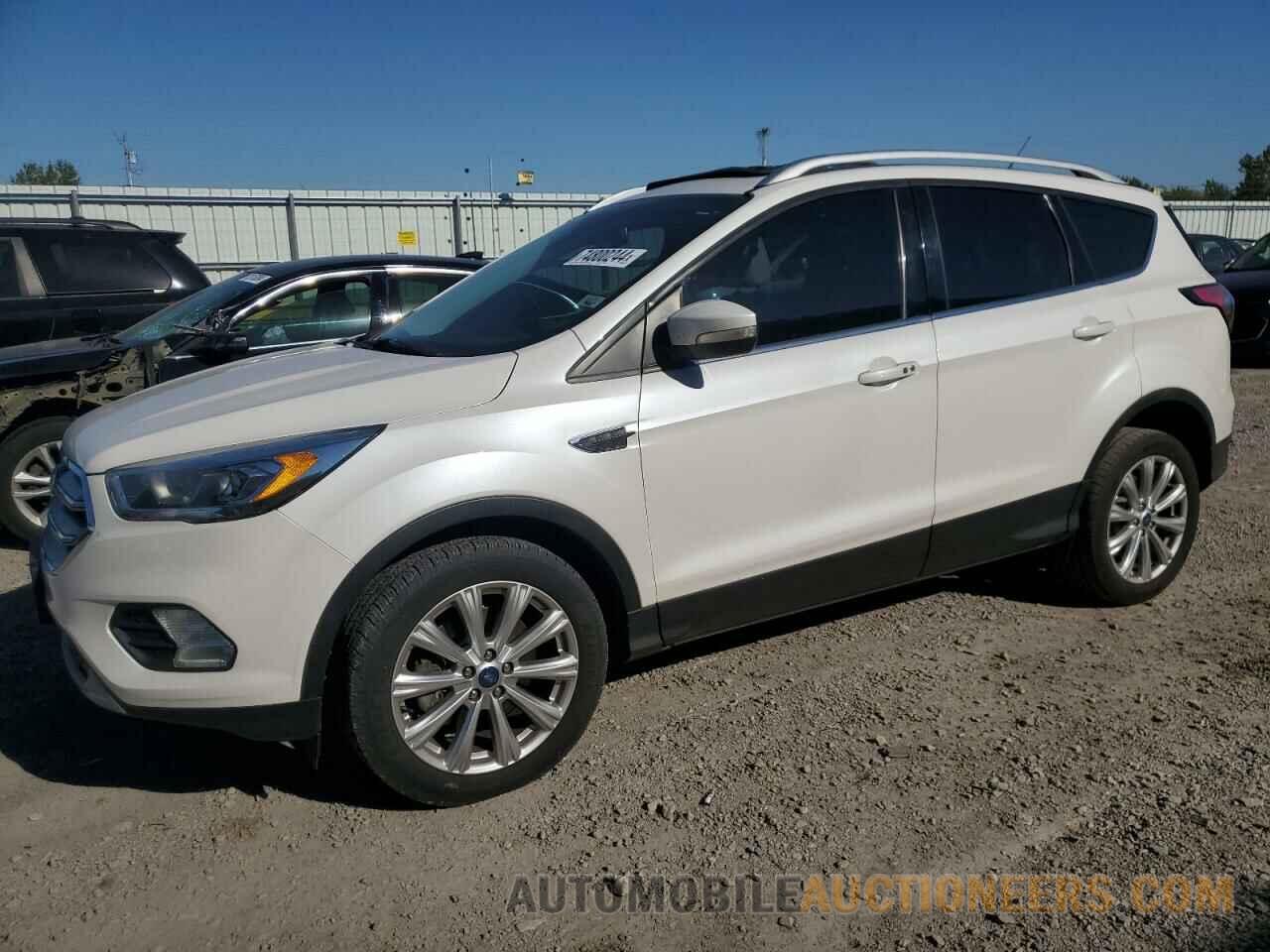 1FMCU9J91HUD32127 FORD ESCAPE 2017