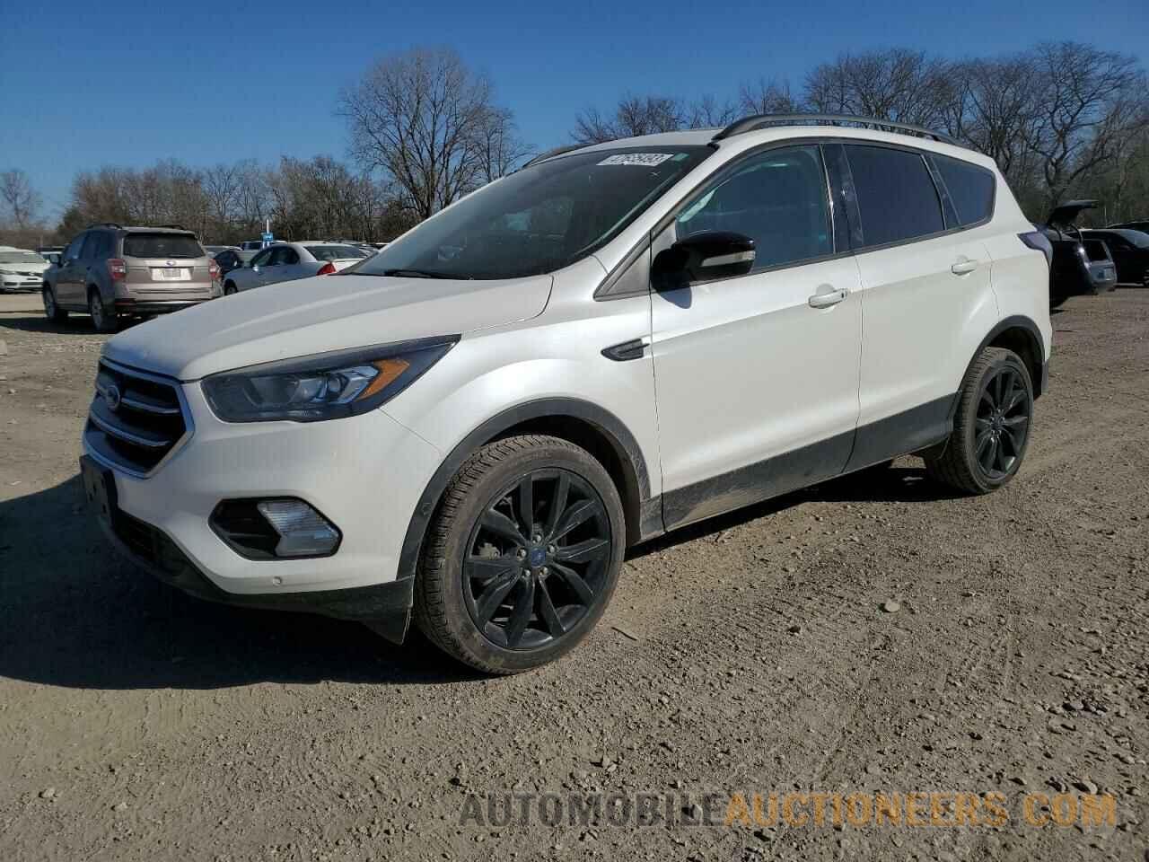 1FMCU9J92JUA00459 FORD ESCAPE 2018