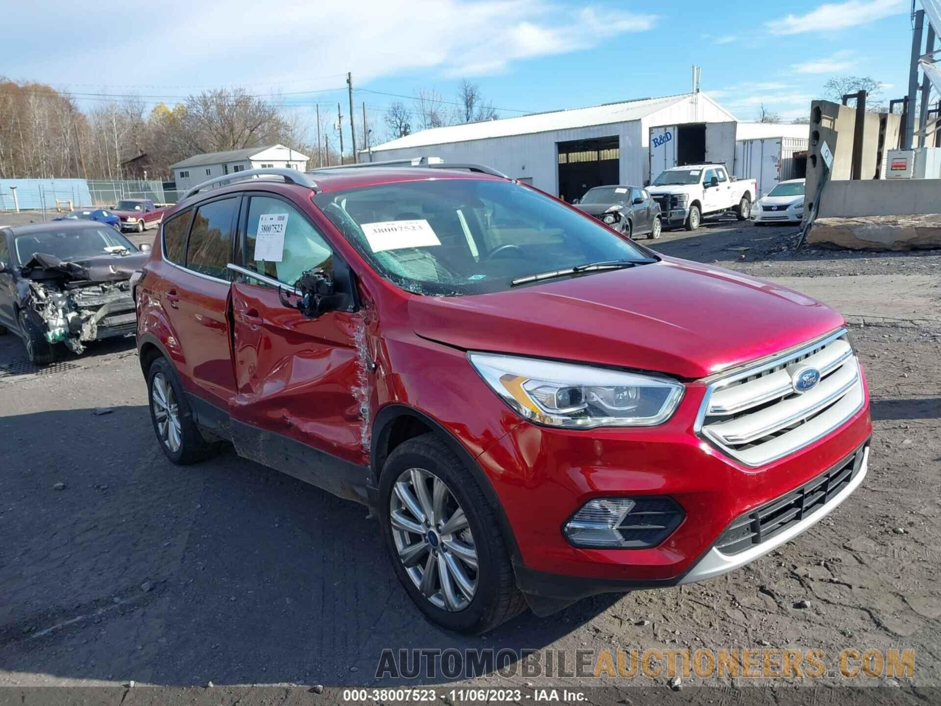 1FMCU9J92JUC01195 FORD ESCAPE 2018