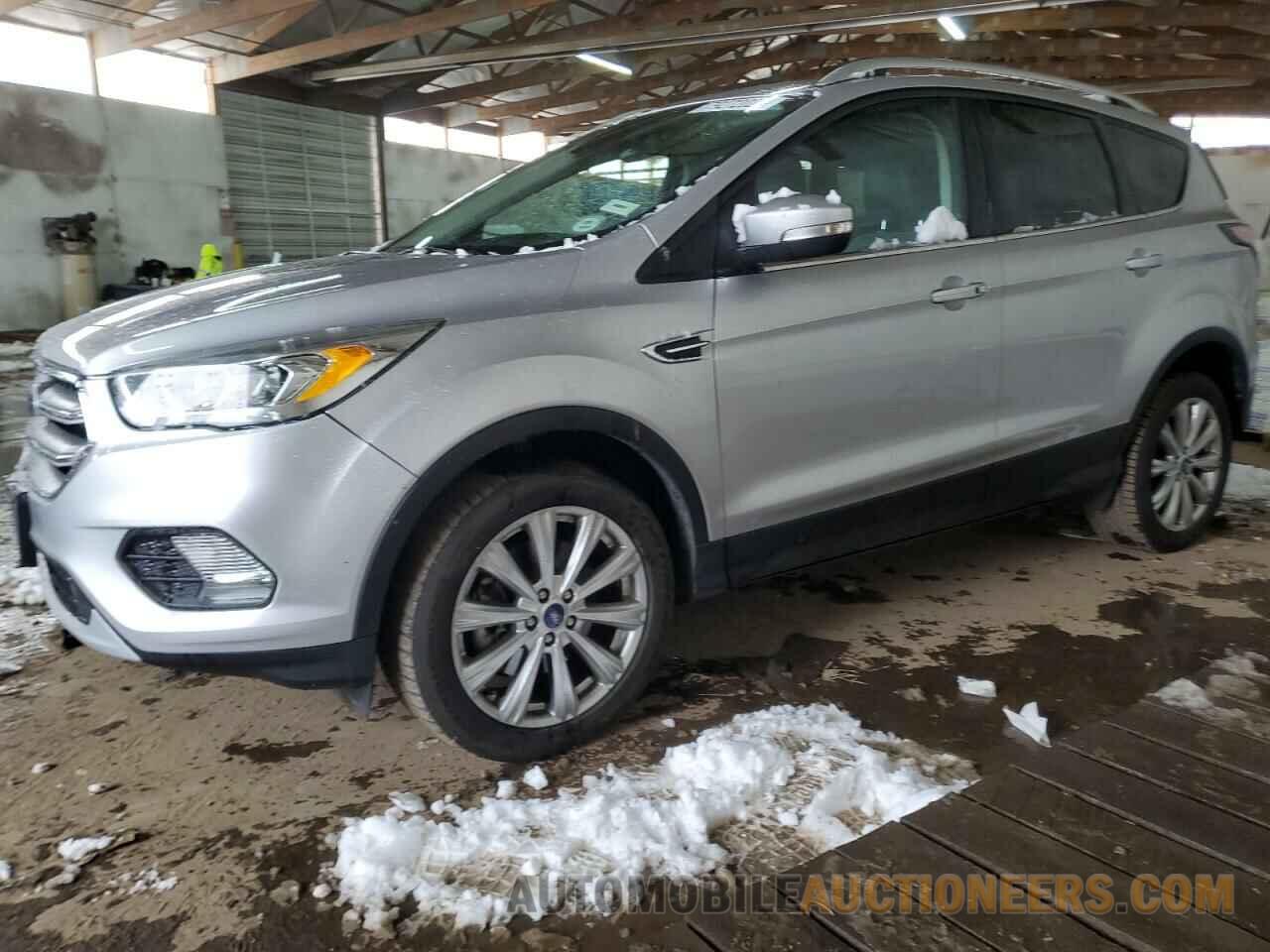 1FMCU9J94HUB23609 FORD ESCAPE 2017