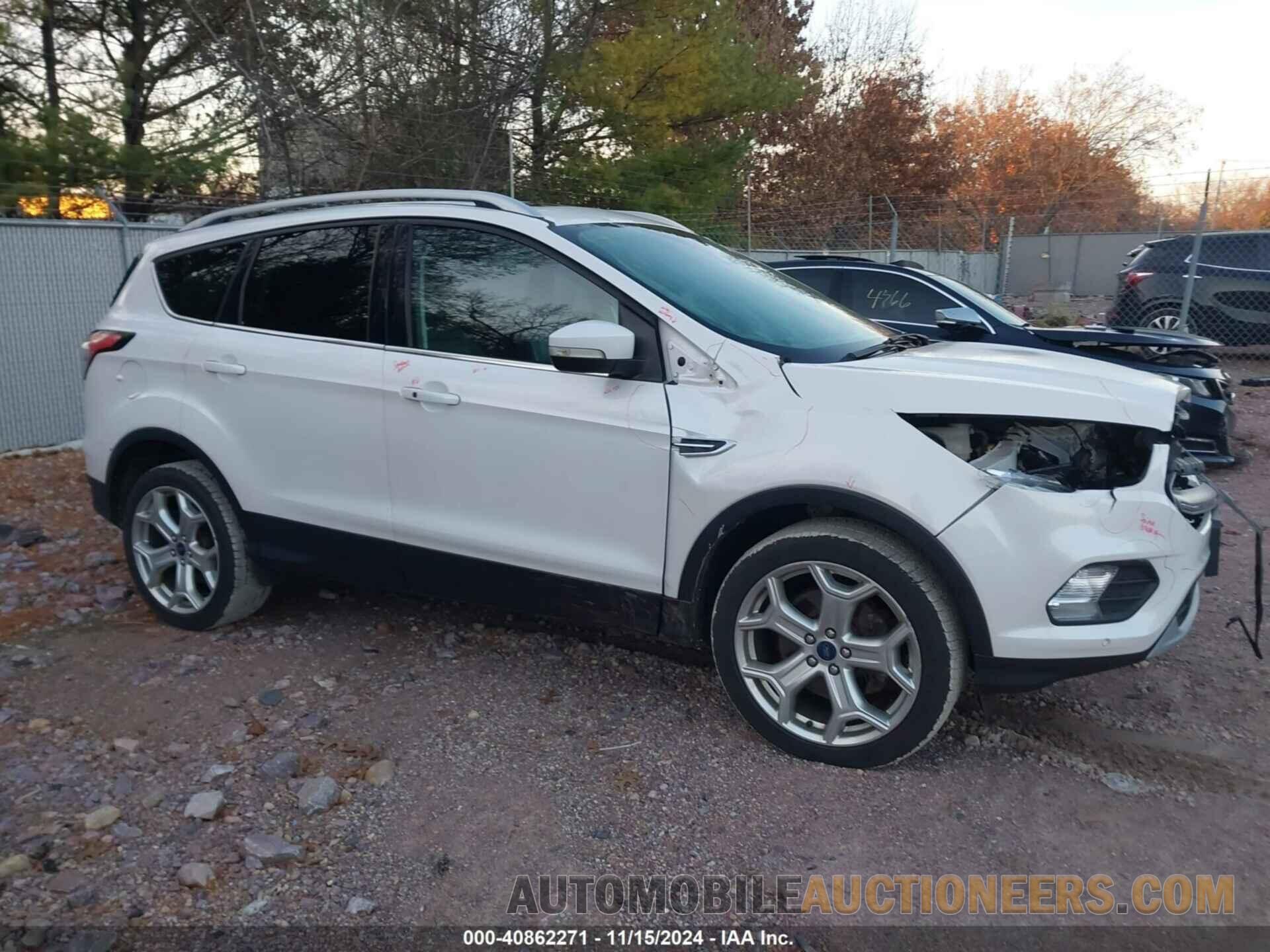 1FMCU9J94HUC23774 FORD ESCAPE 2017