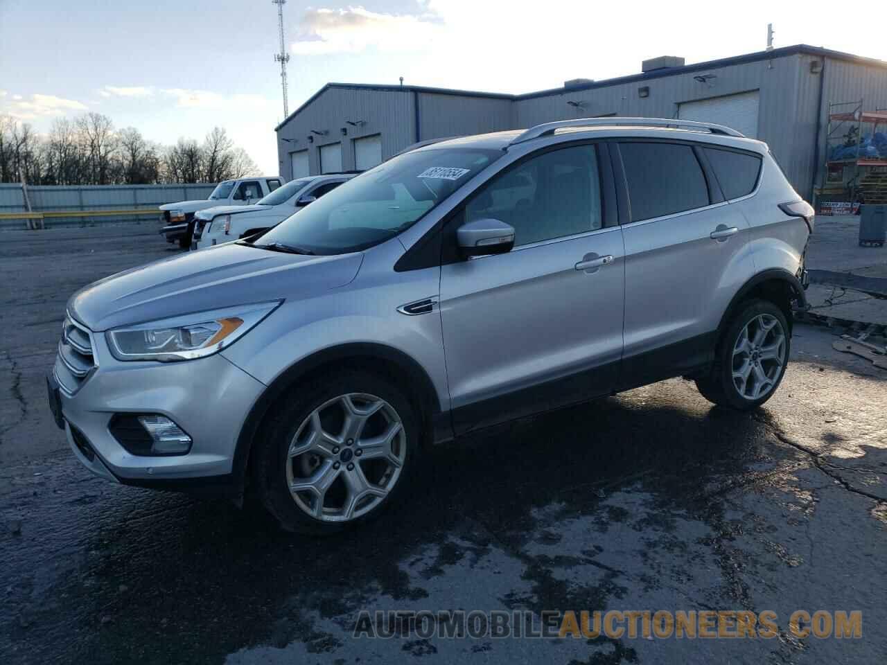 1FMCU9J94HUC49856 FORD ESCAPE 2017