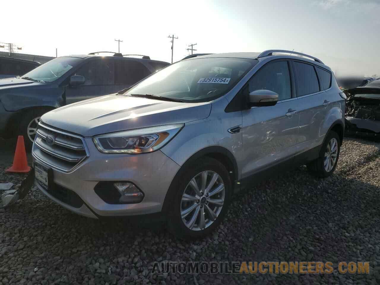 1FMCU9J94HUD95948 FORD ESCAPE 2017