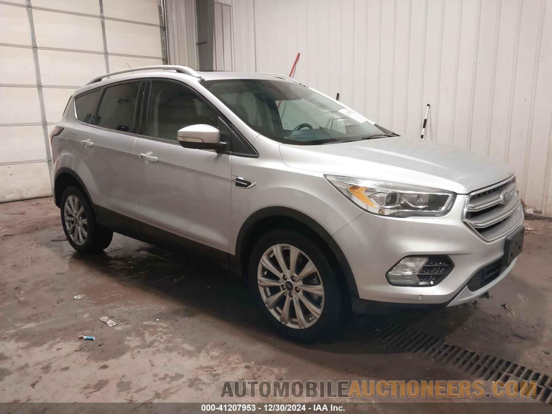 1FMCU9J94HUE15857 FORD ESCAPE 2017