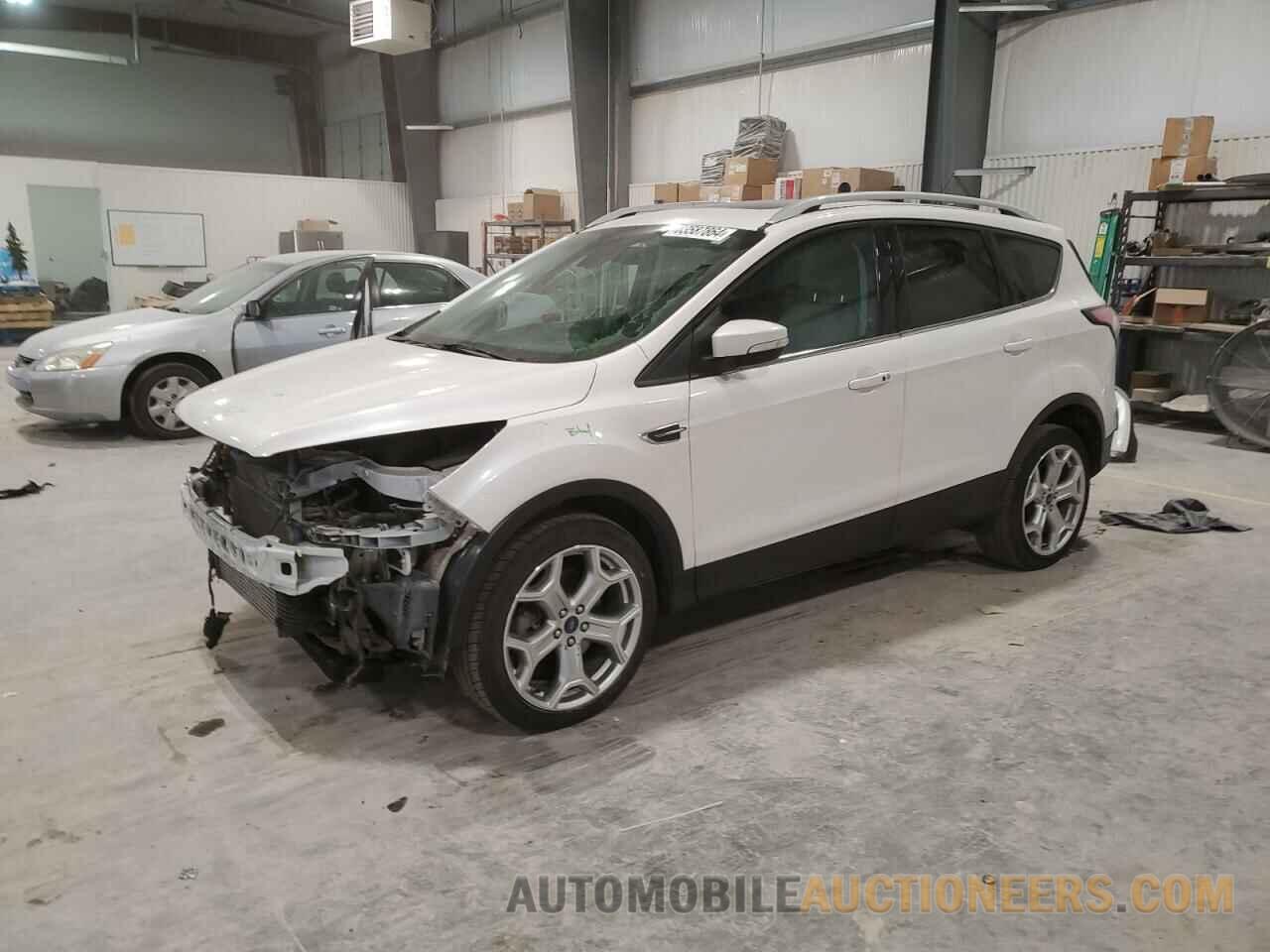 1FMCU9J94HUE95483 FORD ESCAPE 2017