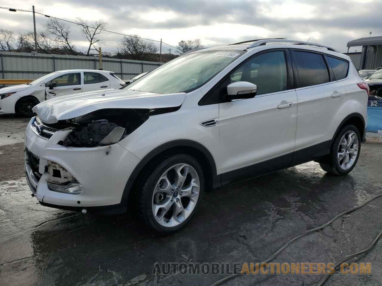 1FMCU9J95FUB59404 FORD ESCAPE 2015