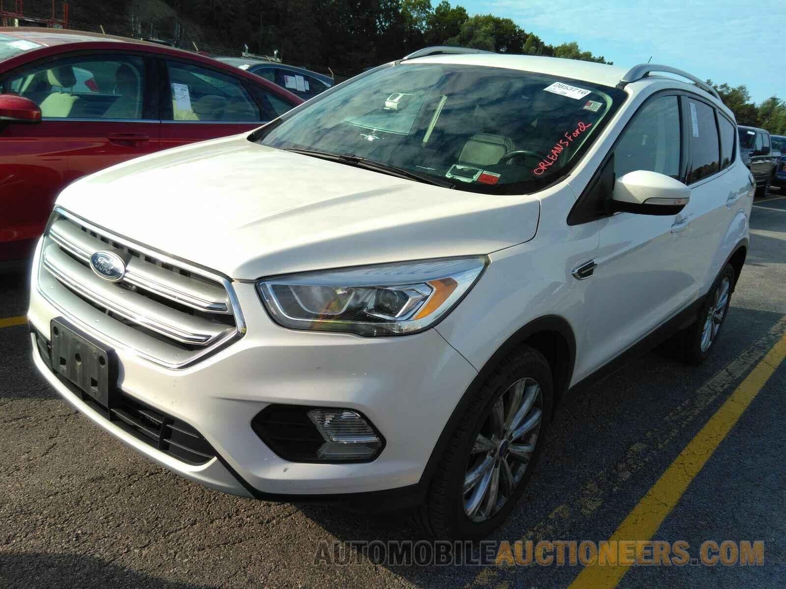 1FMCU9J95HUA47530 Ford Escape 2017