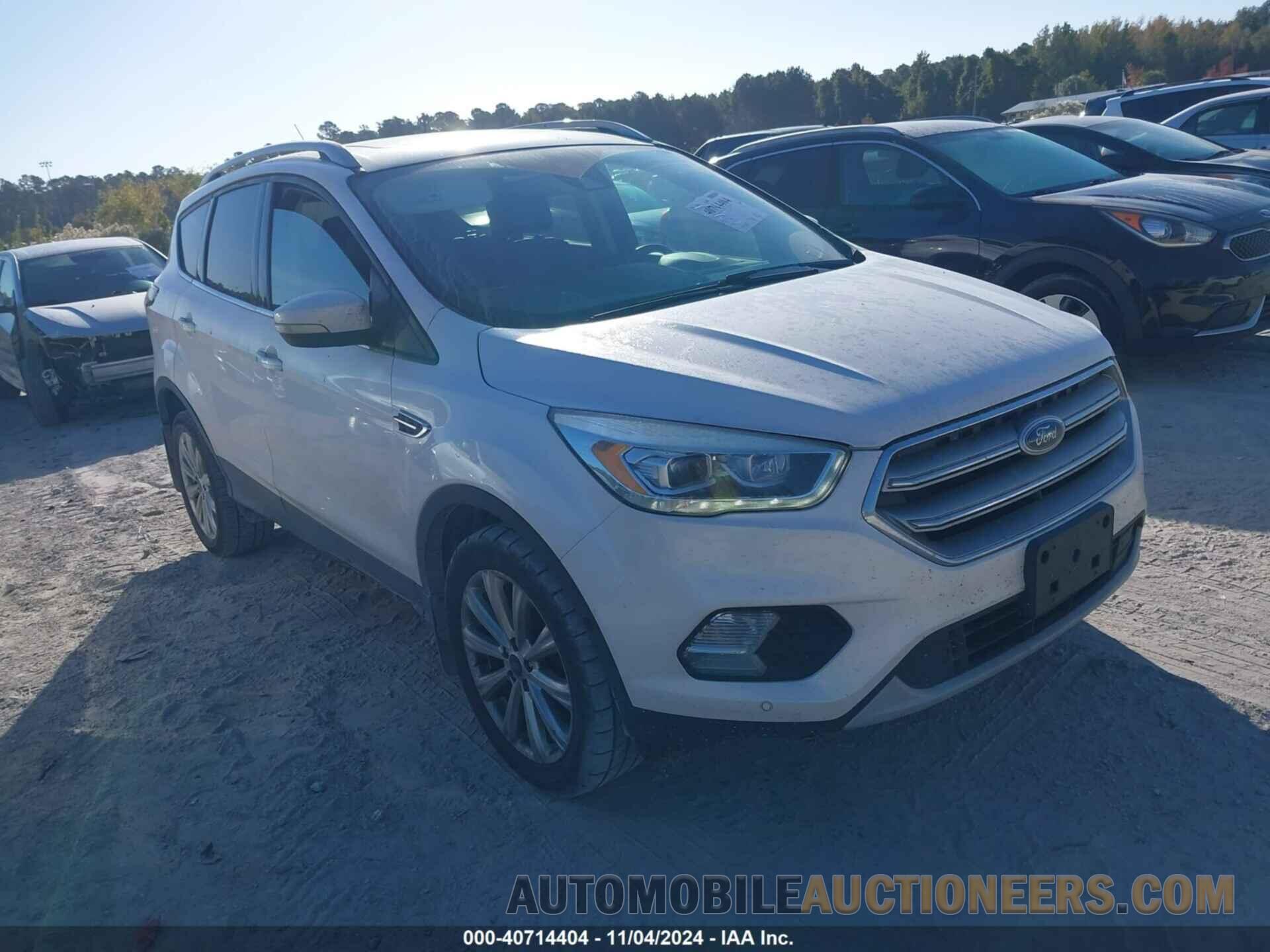 1FMCU9J95HUB91031 FORD ESCAPE 2017